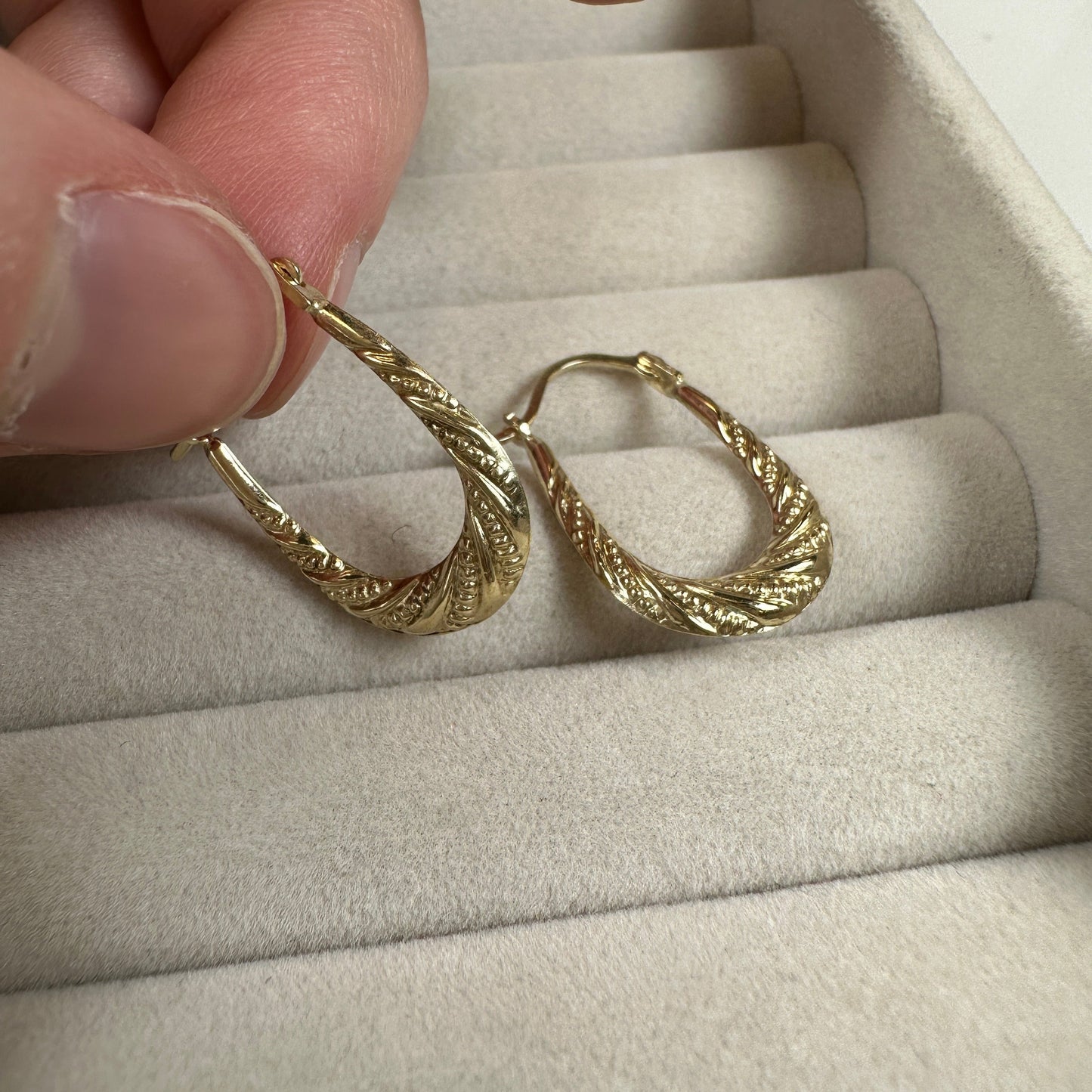 Créoles ovales torsadées en or 9 carats