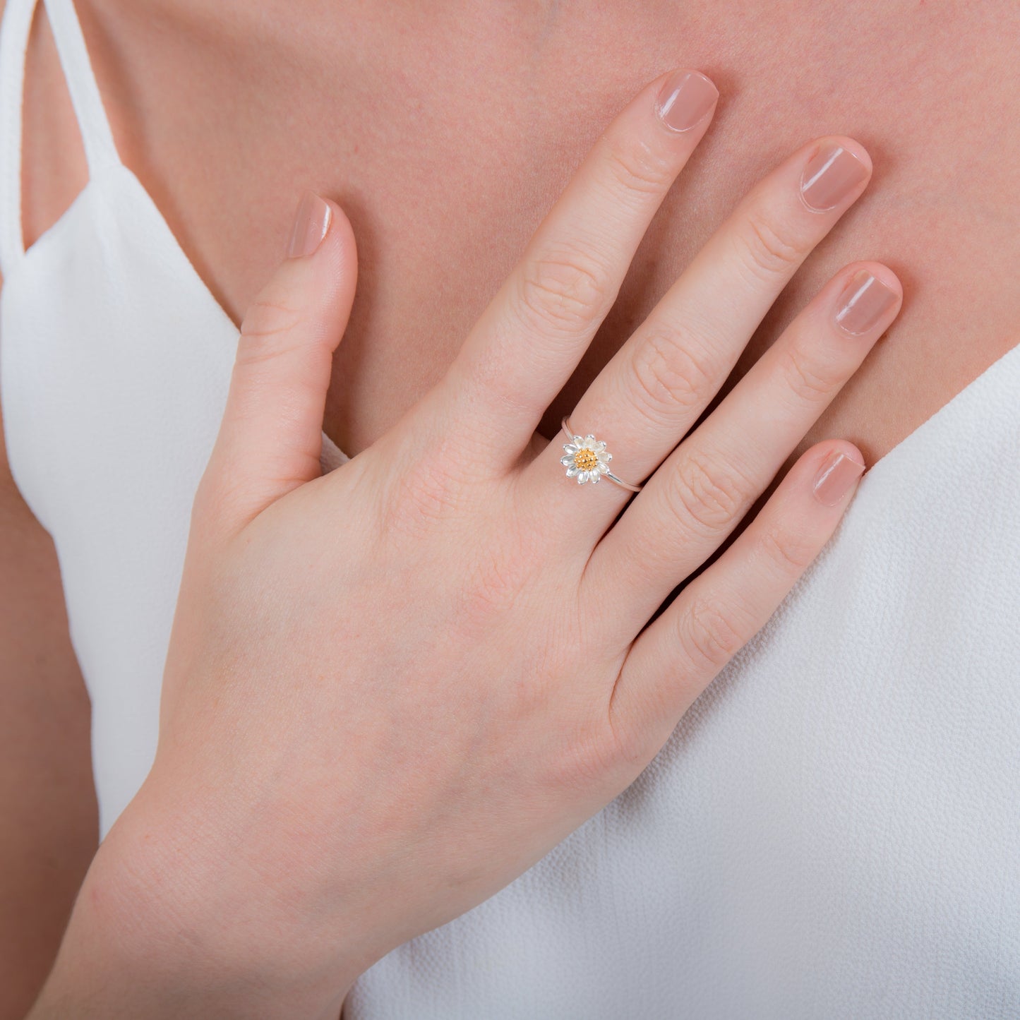 Bague ajustable en argent sterling plaqué or avec marguerite