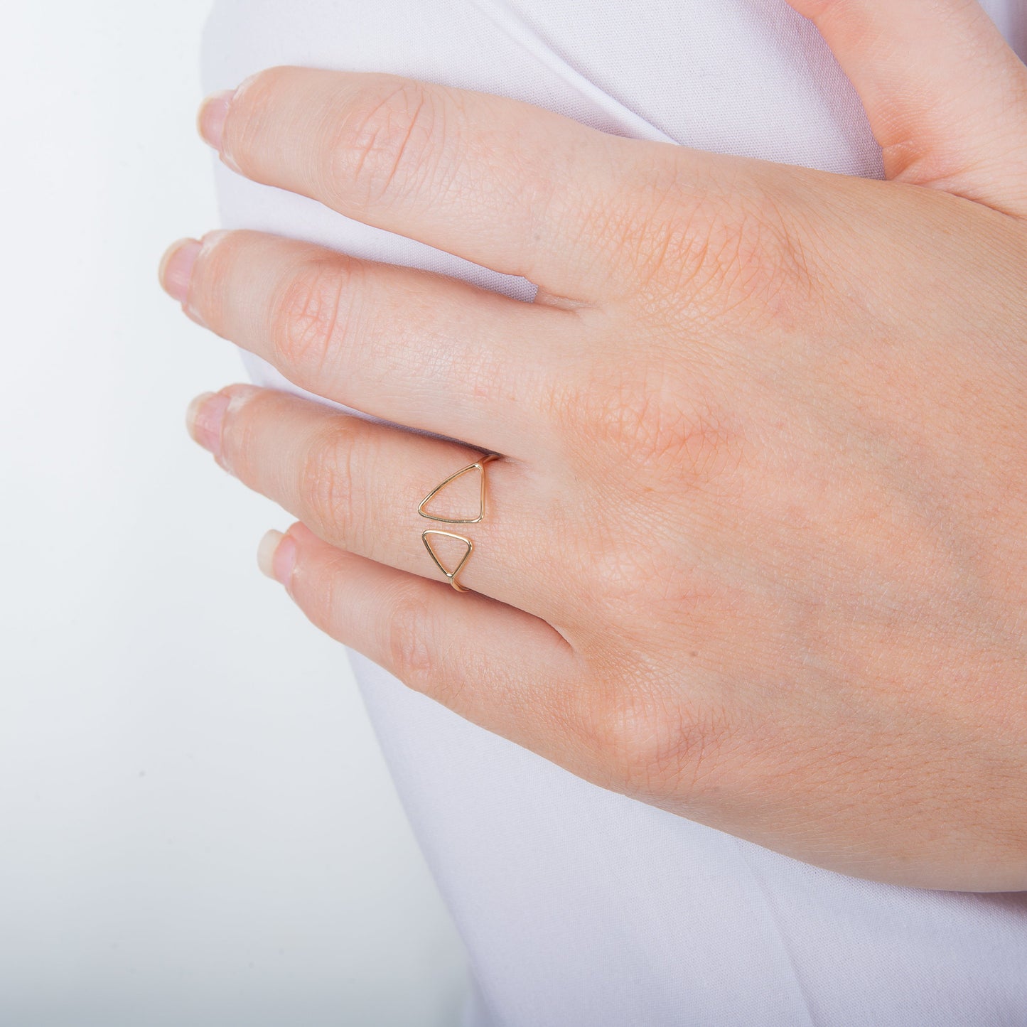 Bague ajustable en or jaune 9 carats avec double triangle ouvert