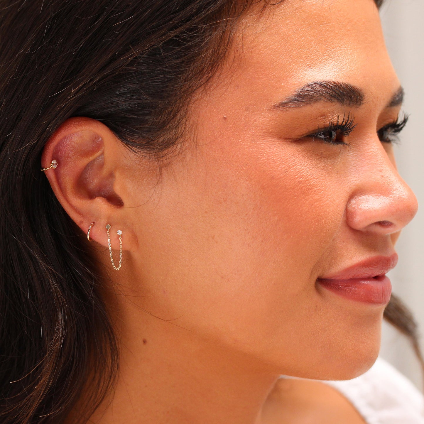 Boucles d'oreilles à double chaîne en or 9 carats avec disque rond et zircones cubiques transparents