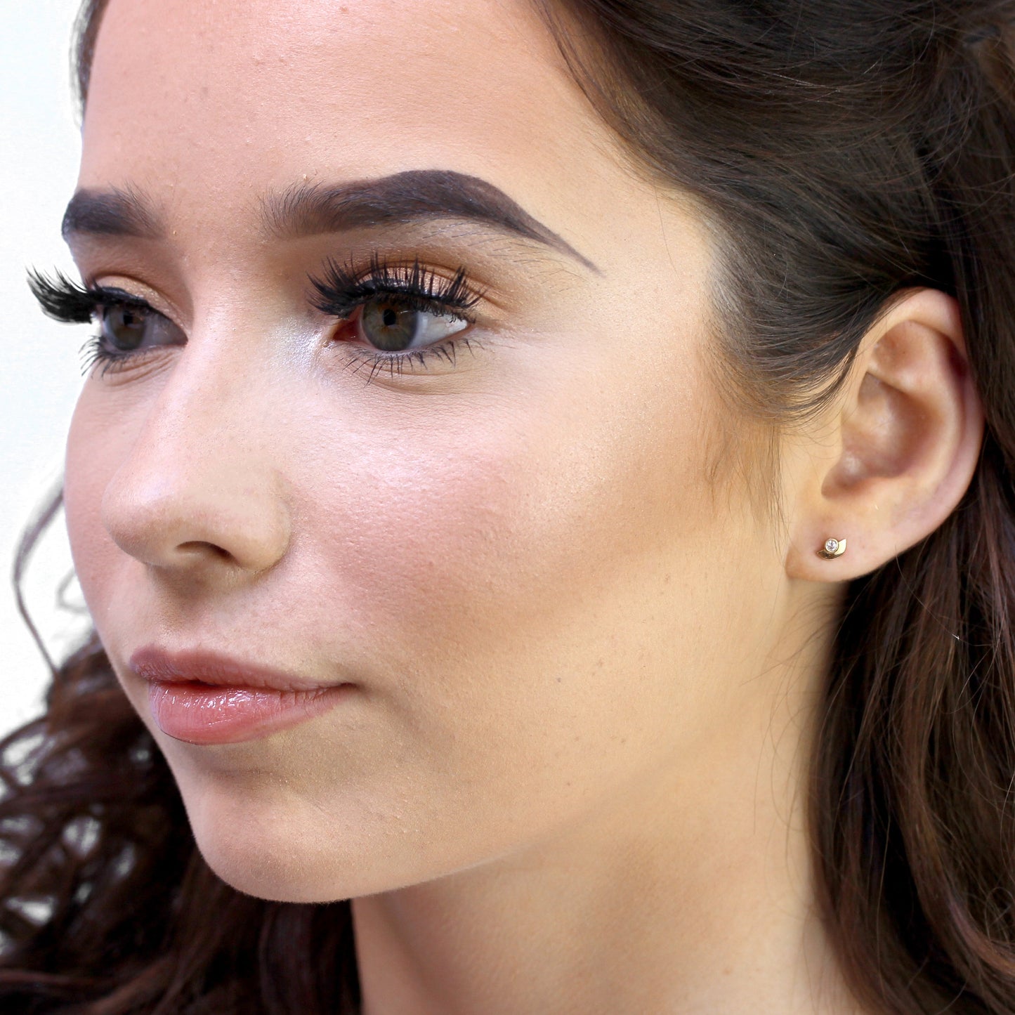 Boucles d'oreilles à tige en or 9 carats avec zircones cubiques transparents et demi-cercles minimalistes