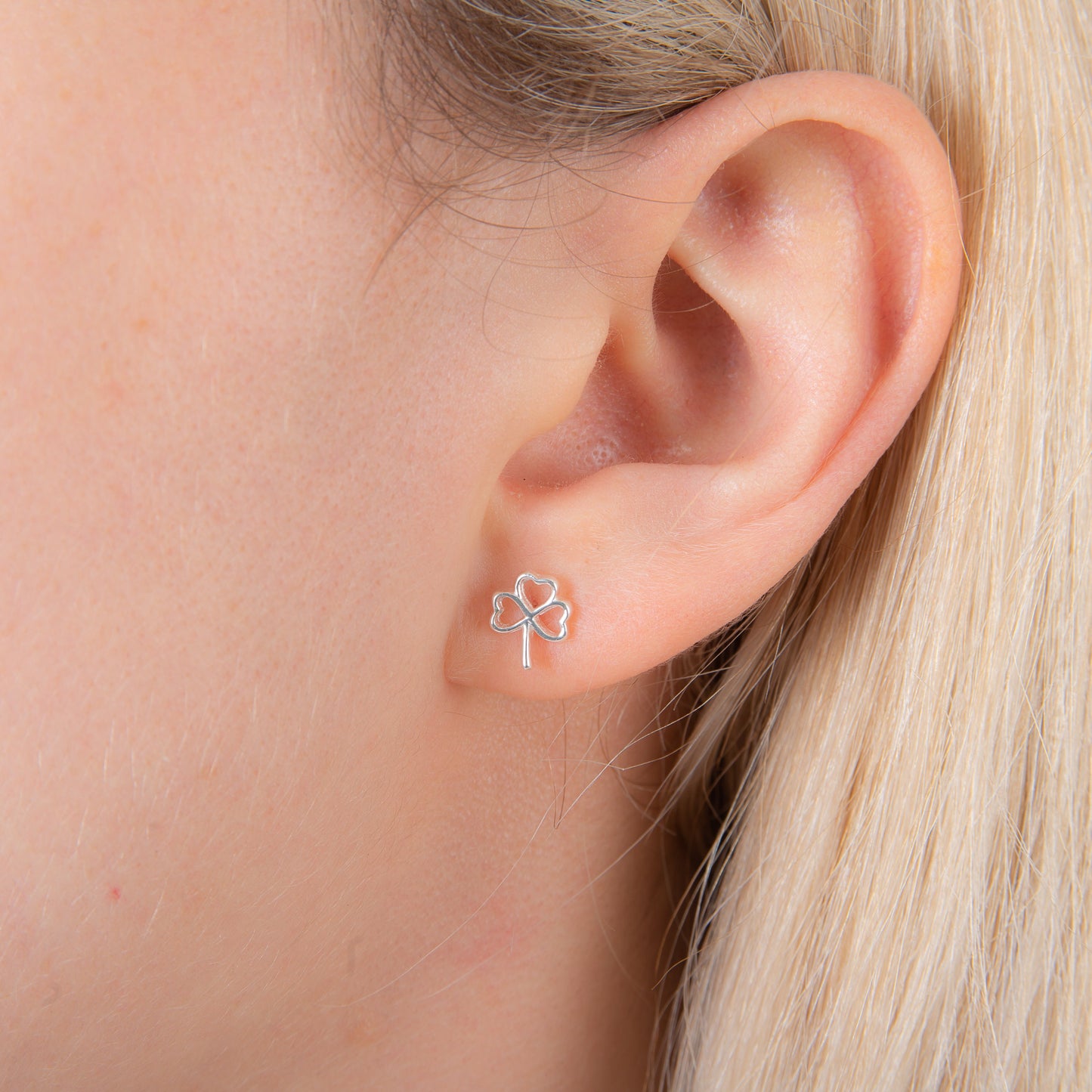 Boucles d'oreilles à tige en argent sterling avec 3 trèfles en forme de cœur