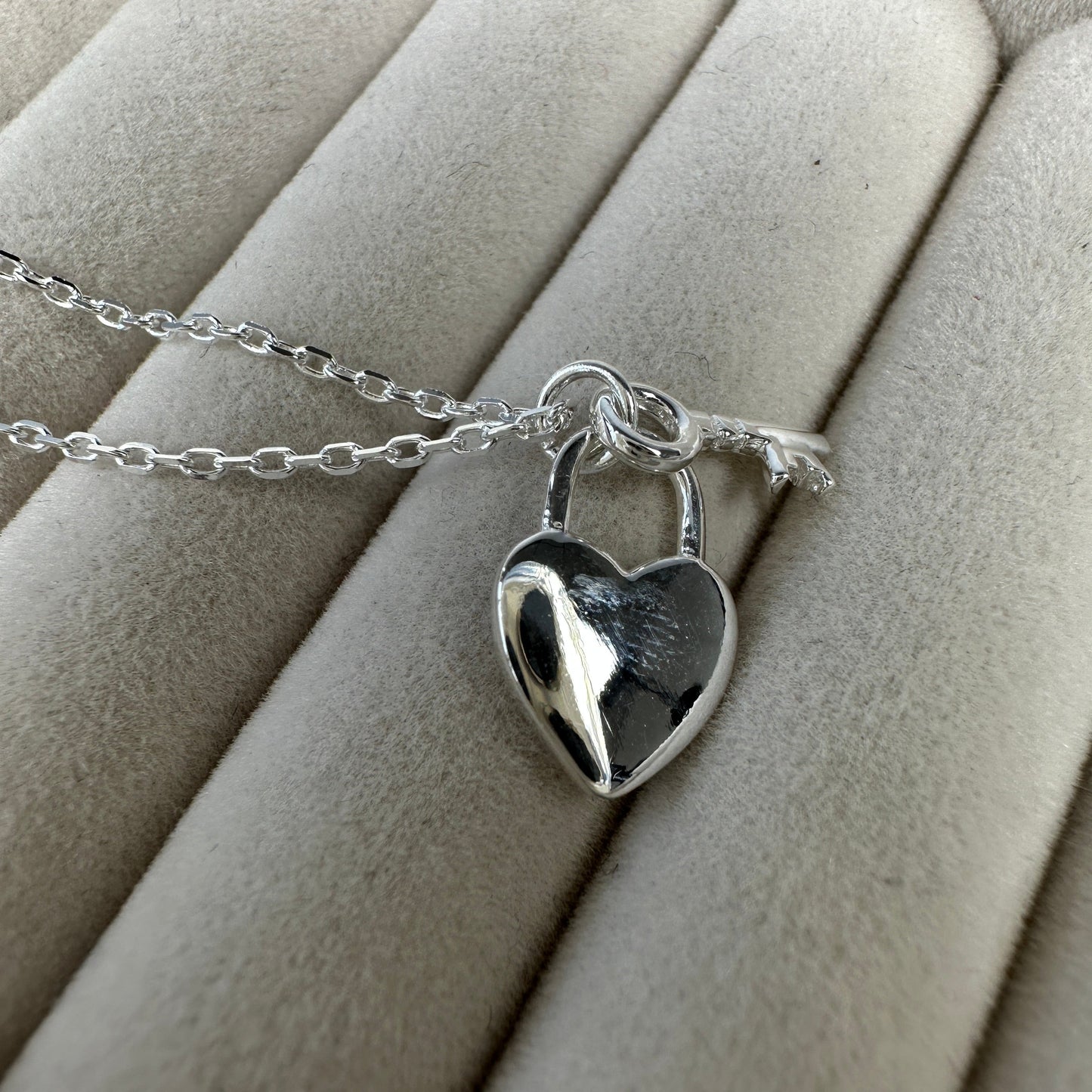 Bracelet réglable en argent sterling avec cadenas en forme de clé et de cœur