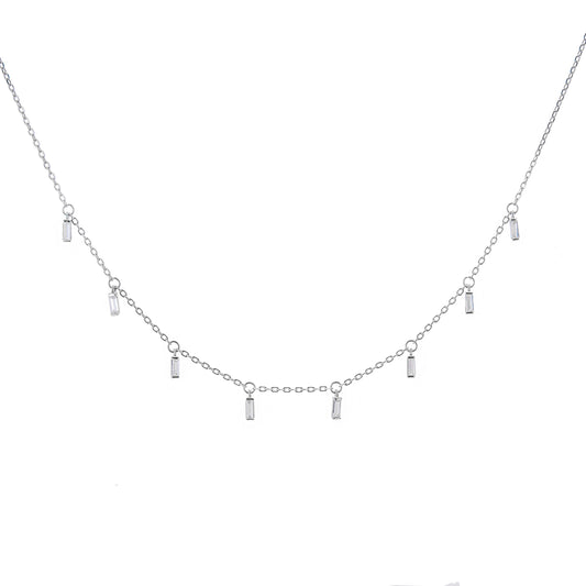 Collier en argent sterling avec plusieurs petites baguettes en oxyde de zirconium