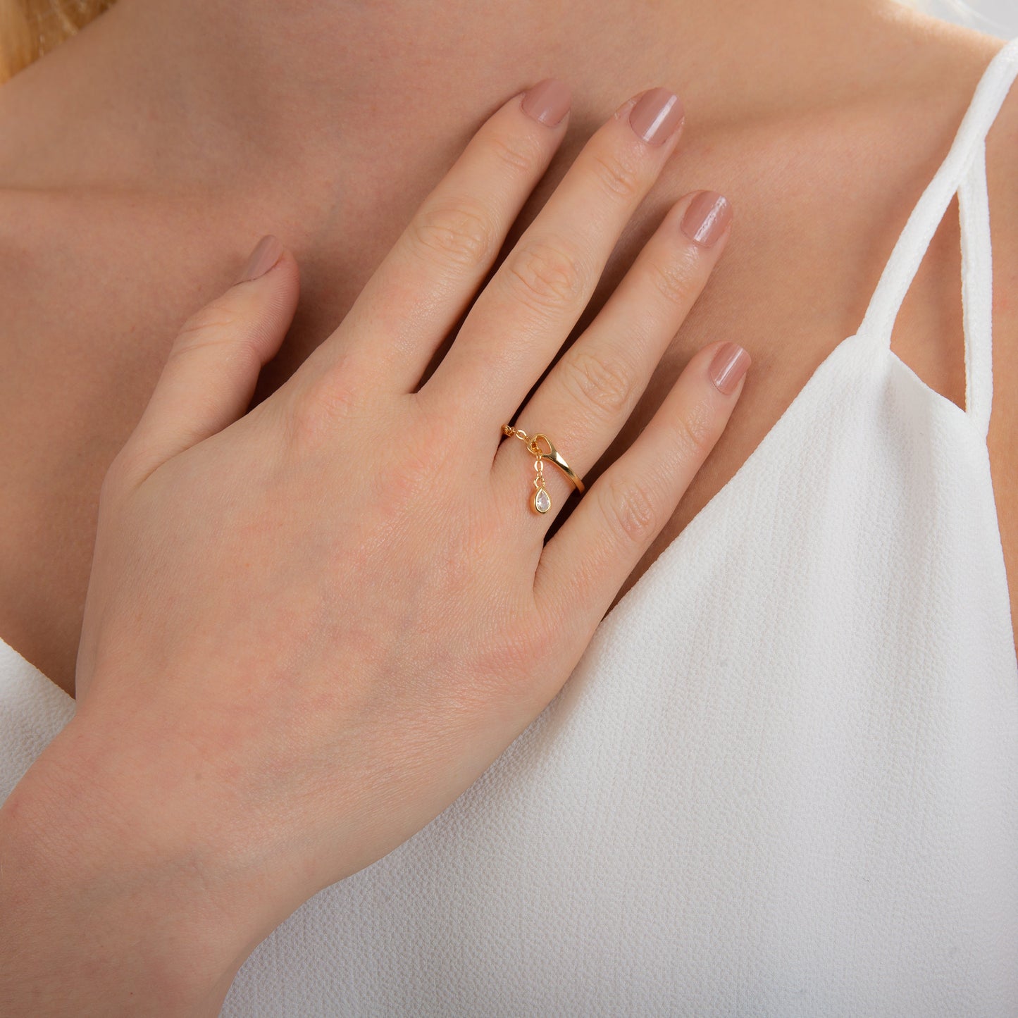 Bague réglable en argent sterling plaqué or avec chaîne en forme de larme et zircone cubique transparent