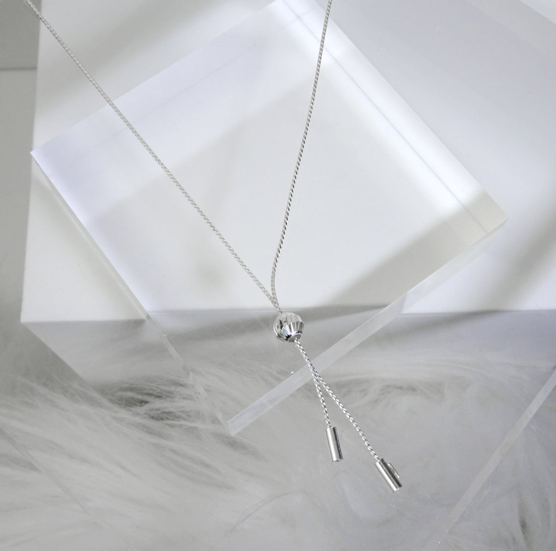 Collier réglable en argent sterling avec pendentif à double pompon et boule