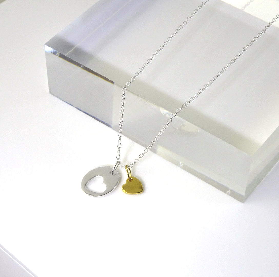 Collier avec pendentif en forme de cœur découpé en argent sterling et plaqué or jaune