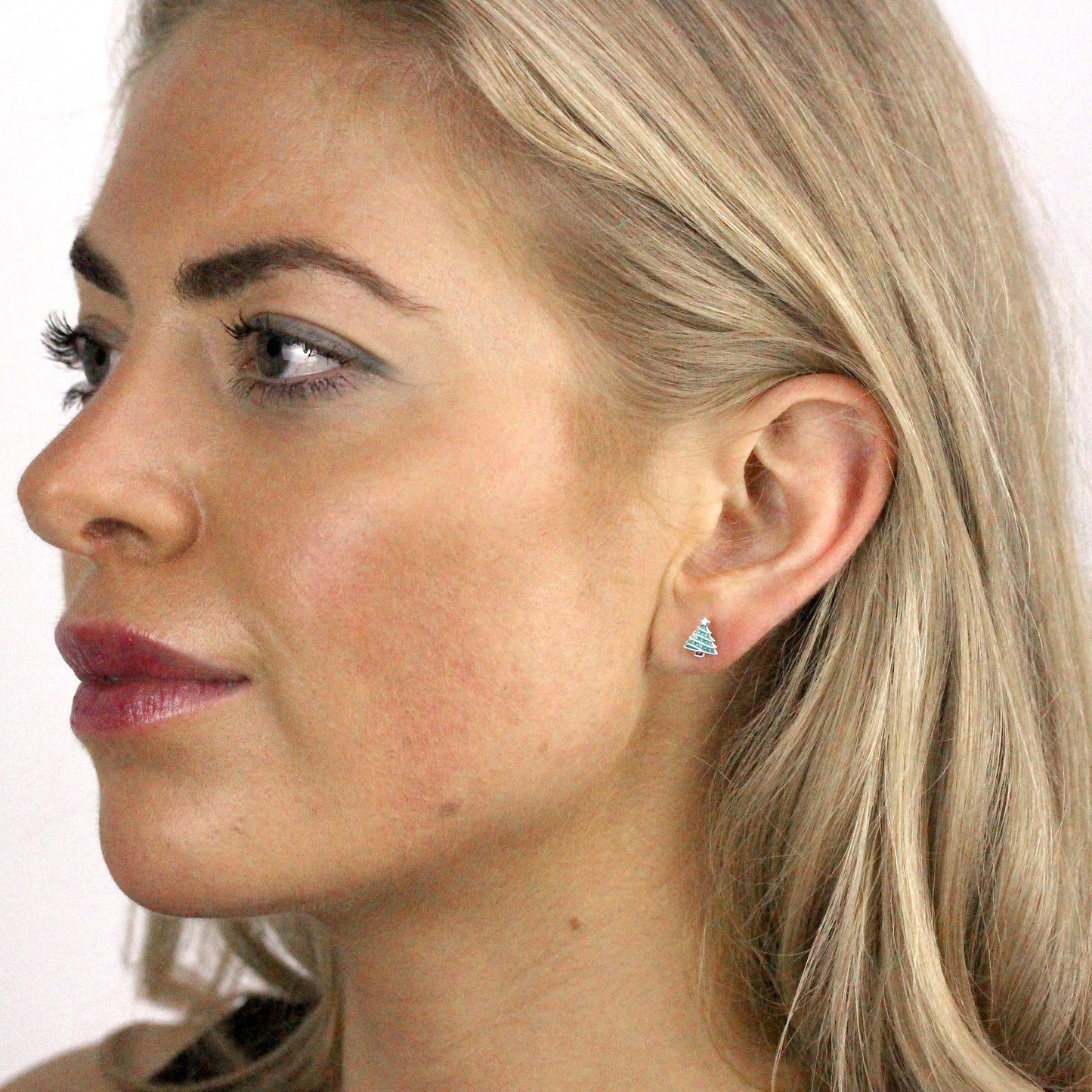 Clous d'oreilles en argent sterling en forme de renne et de sapin de Noël