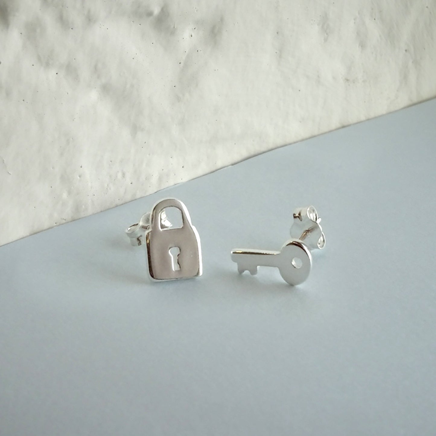 Boucles d'oreilles à tige en argent sterling avec cadenas à clé