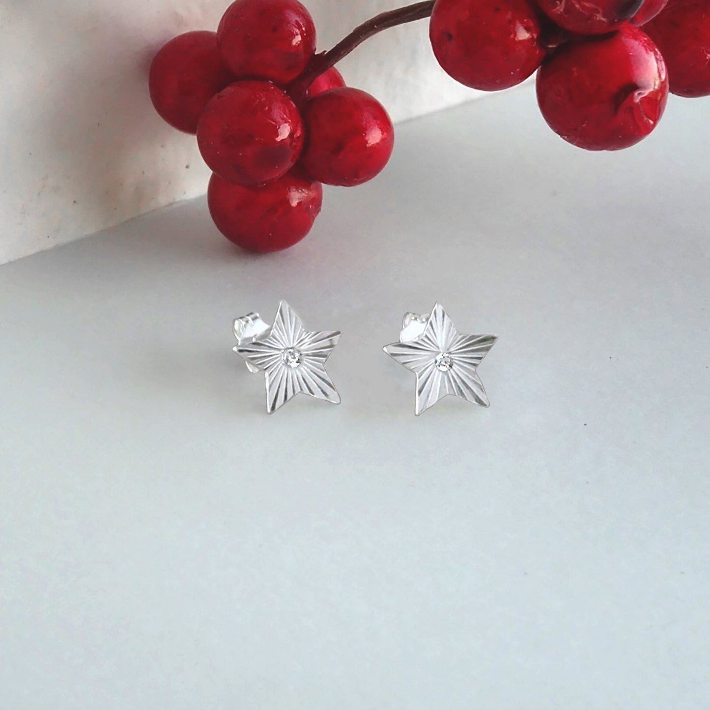 Boucles d'oreilles à tige en argent sterling avec zircones cubiques transparents taille diamant en forme d'étoile