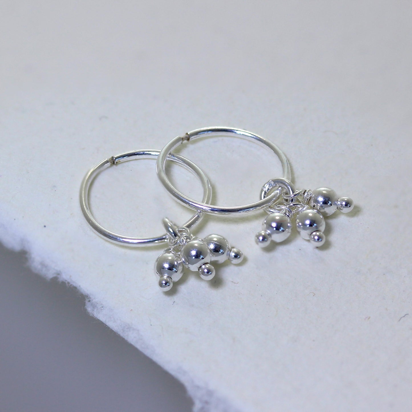 Boucles d'oreilles créoles à triple boule en argent sterling de 12 mm