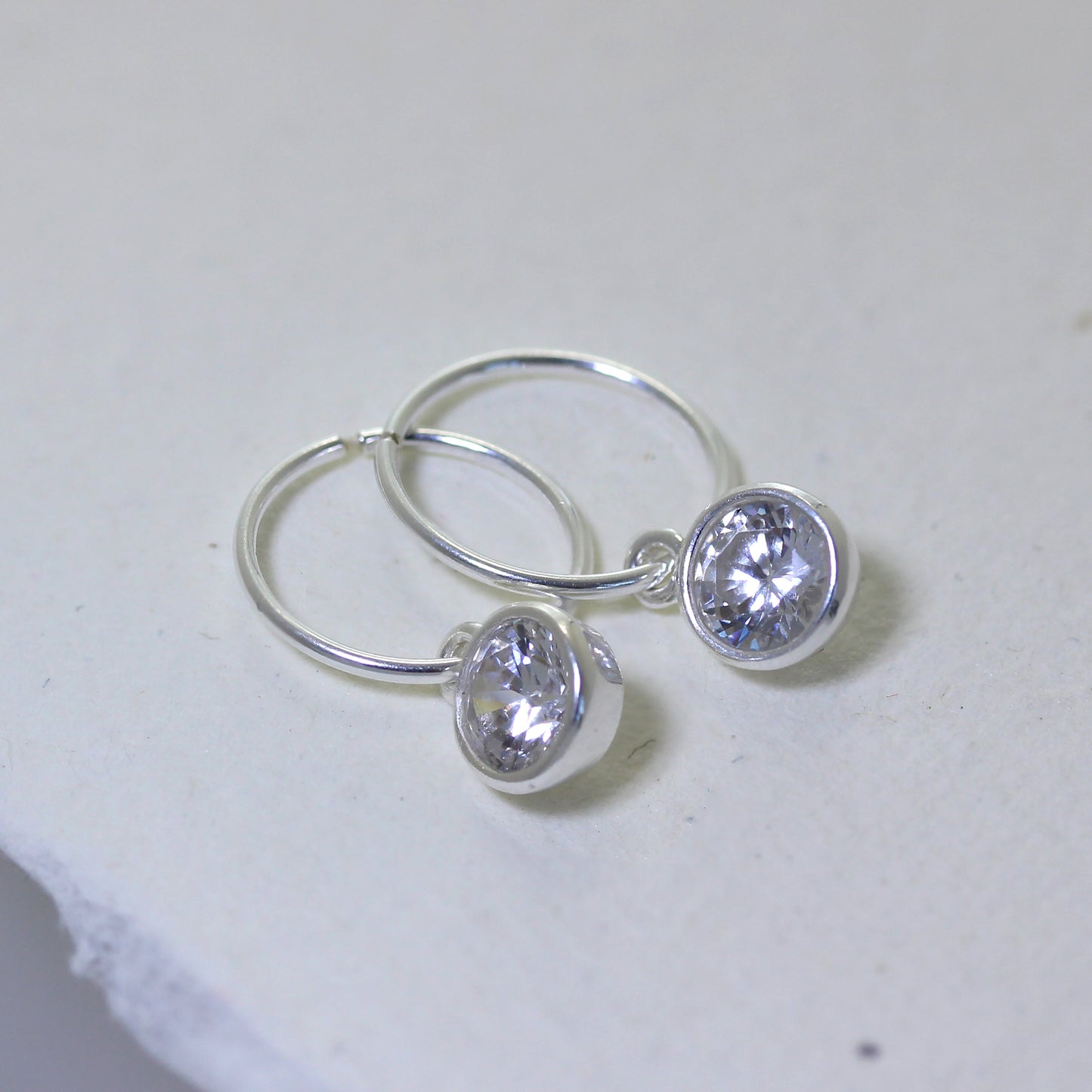 Boucles d'oreilles créoles en argent sterling avec cristaux transparents de 12 mm