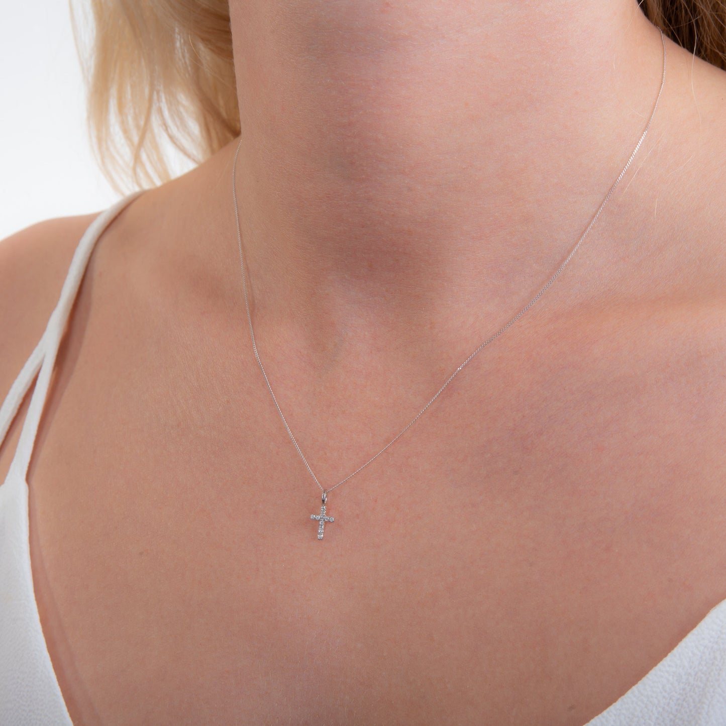 Collier minuscule en or blanc 9 carats avec zircones cubiques transparents - 40 à 50 cm