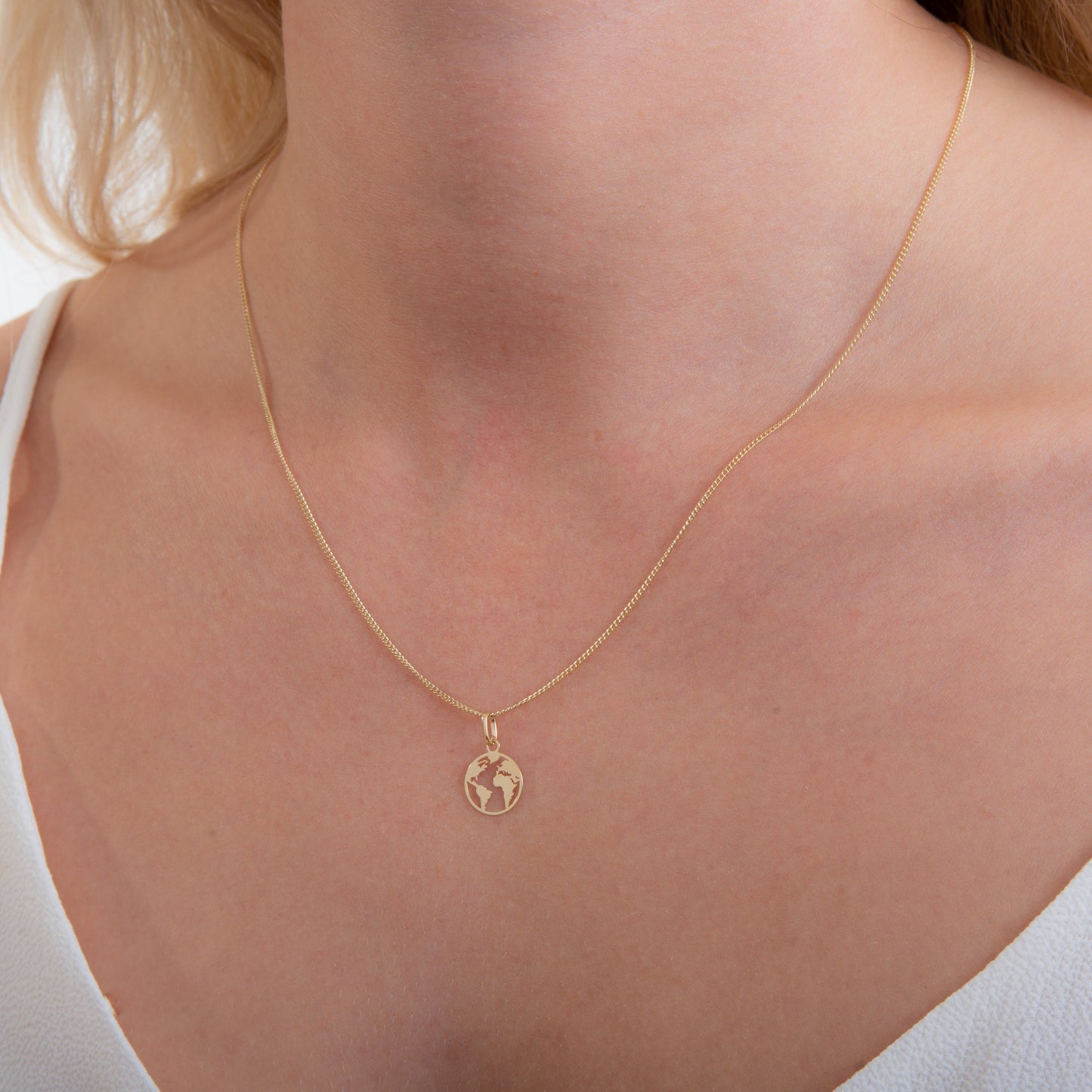 Collier en or 9 carats avec découpes du monde - 40 à 45 cm