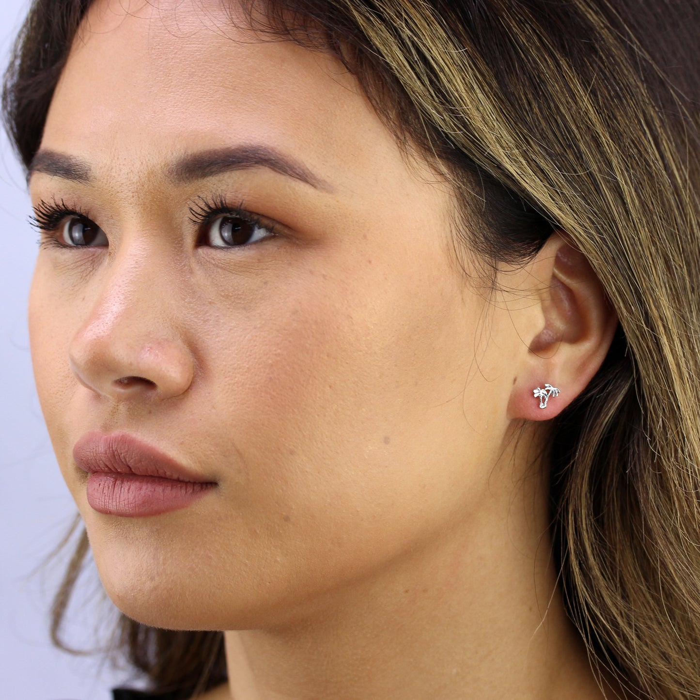 Petites boucles d'oreilles à tige en argent sterling en forme de palmier