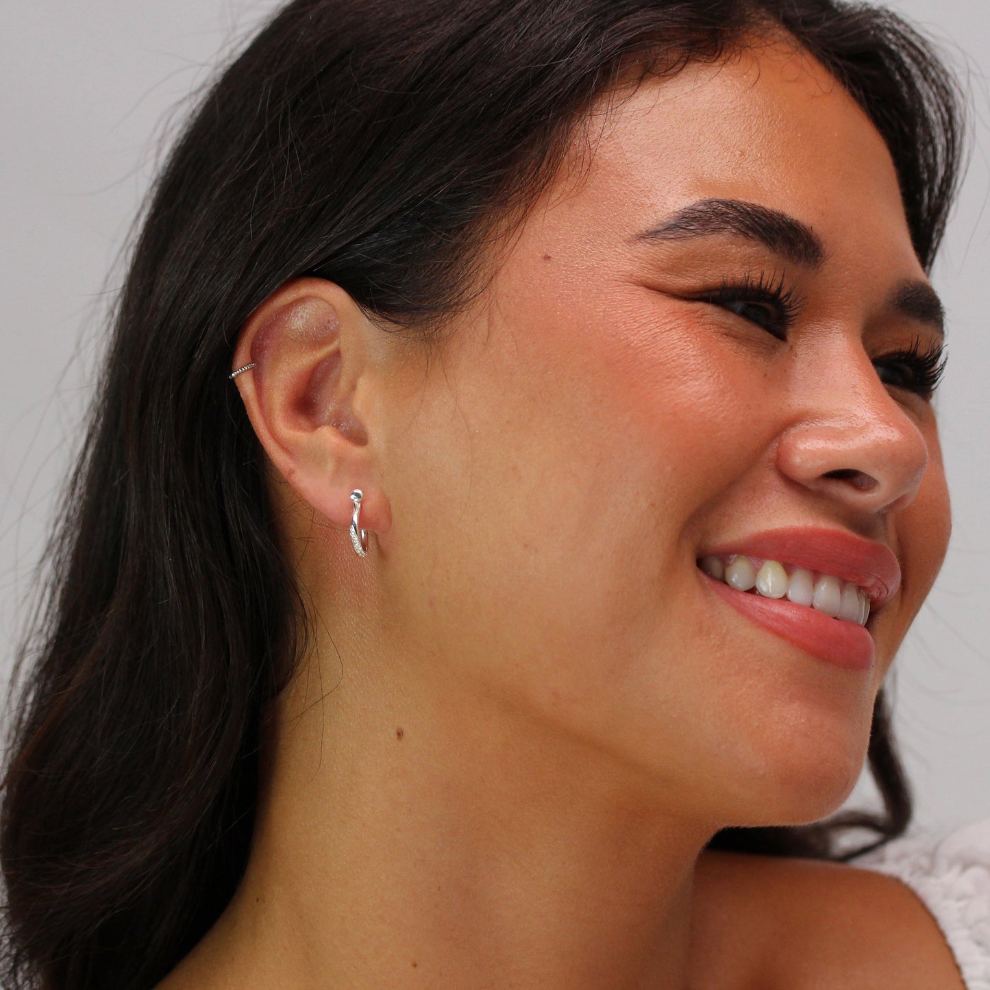 Boucles d'oreilles à tige en argent sterling avec tourbillon en oxyde de zirconium