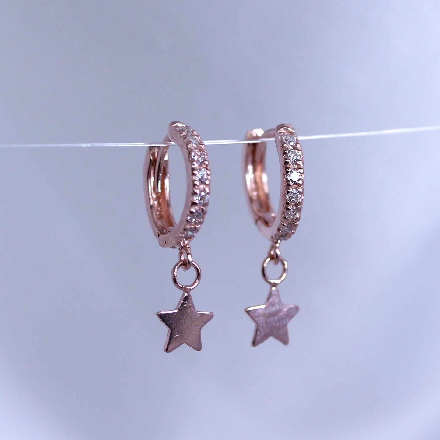 Boucles d'oreilles créoles en argent sterling plaqué or rose avec breloque étoile de 12 mm
