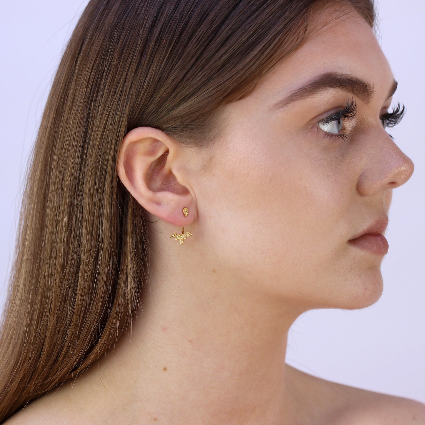 Boucles d'oreilles à tige en argent sterling plaqué or avec feuilles et zircones cubiques
