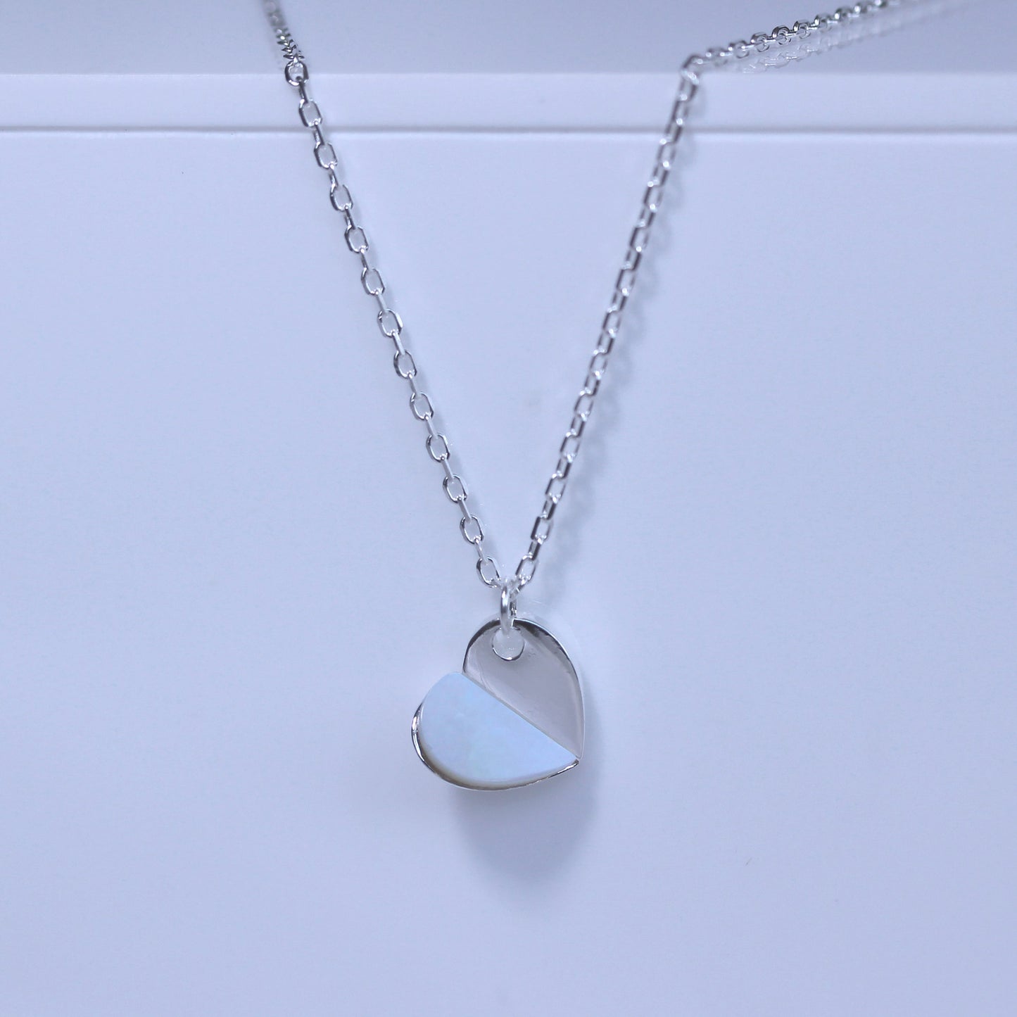 Collier en argent sterling avec cœur en nacre fendue de 45,7 cm