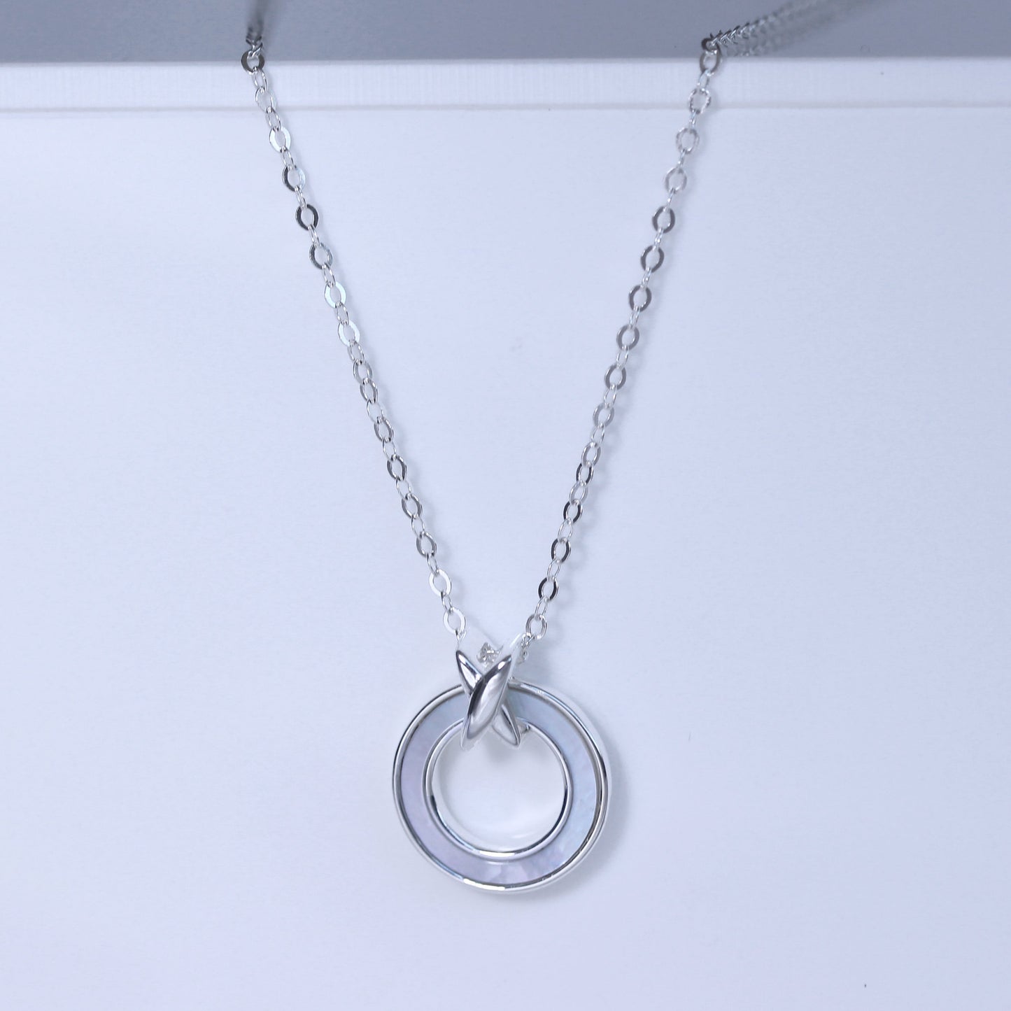Collier cercle karma en argent sterling et nacre, 45,7 cm