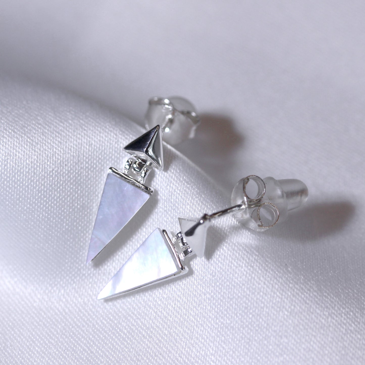 Boucles d'oreilles pendantes triangulaires en argent sterling et nacre