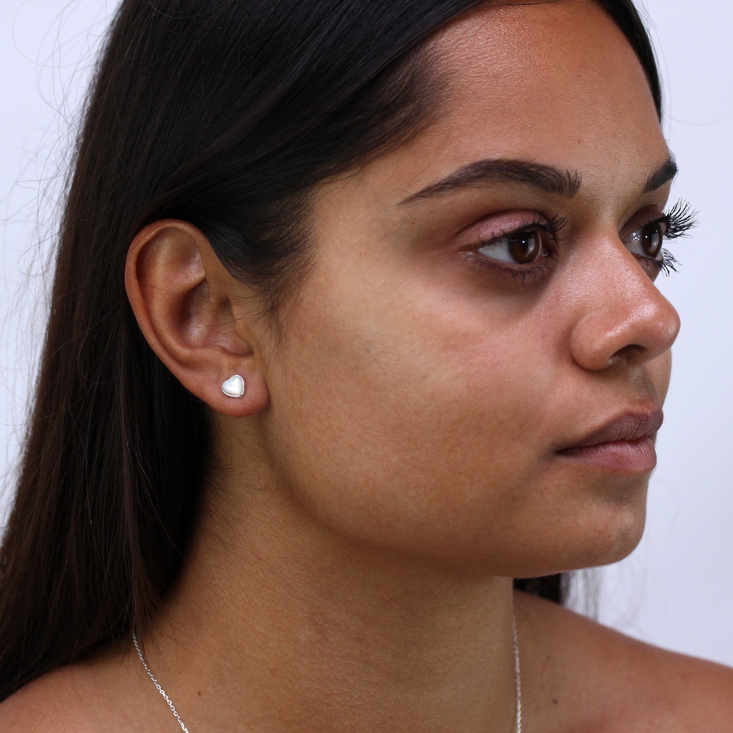 Boucles d'oreilles à tige en argent sterling et nacre en forme de cœur