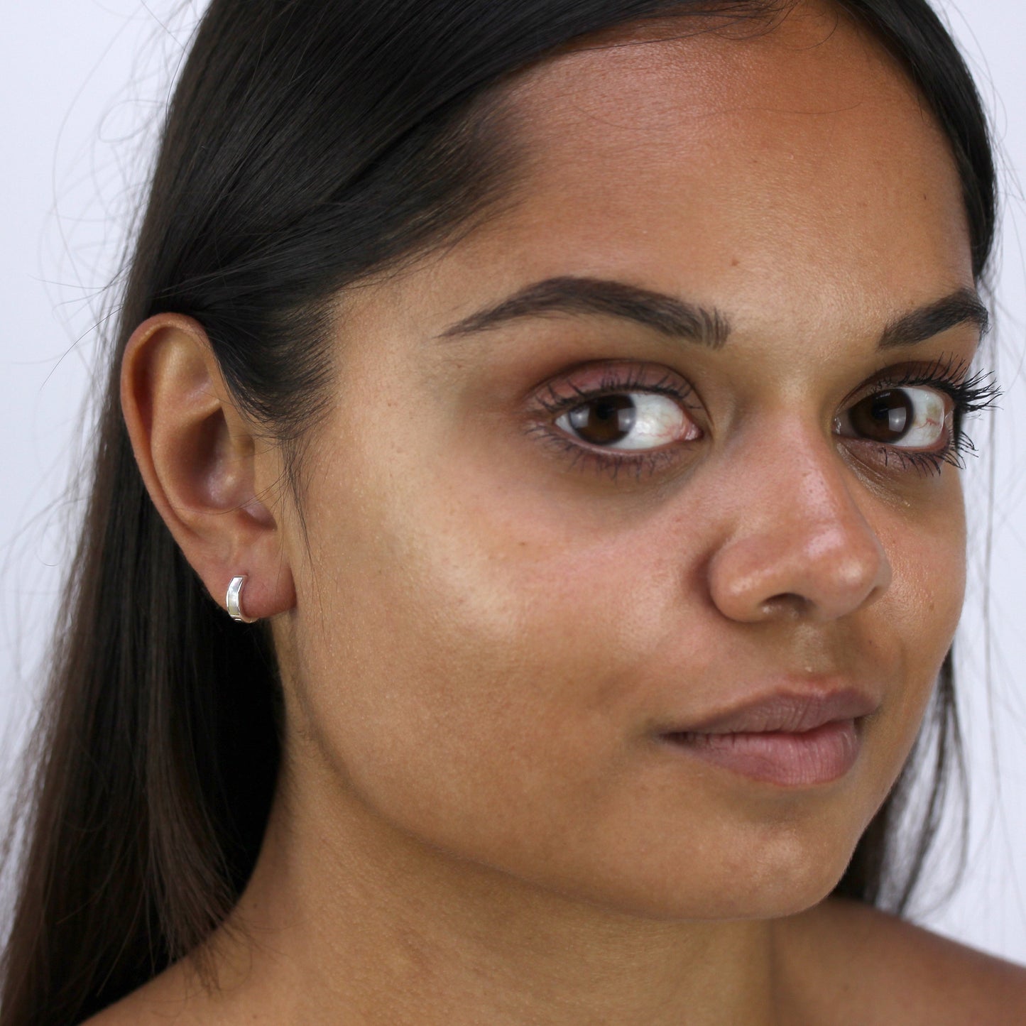 Boucles d'oreilles créoles à charnière en argent sterling de 10 mm