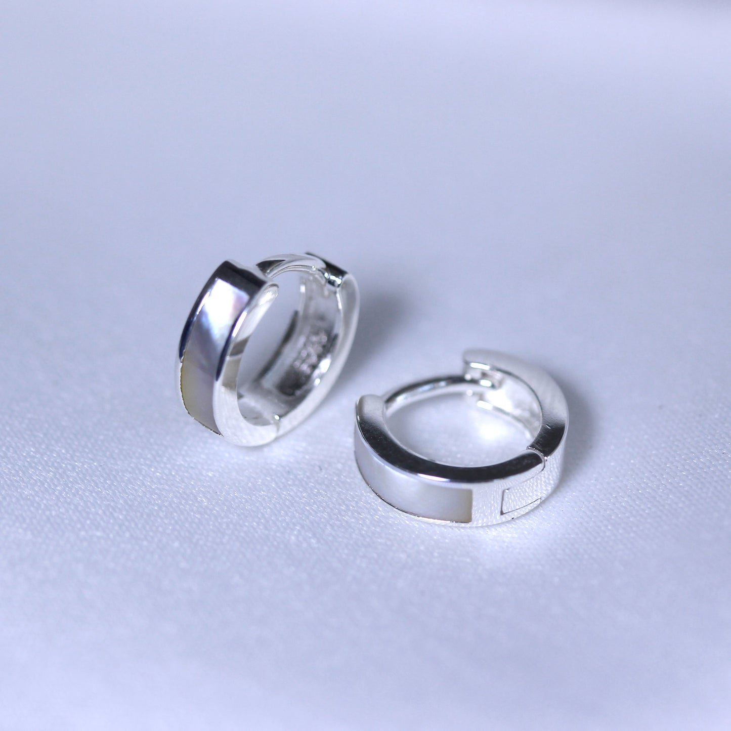 Boucles d'oreilles créoles à charnière en argent sterling de 10 mm