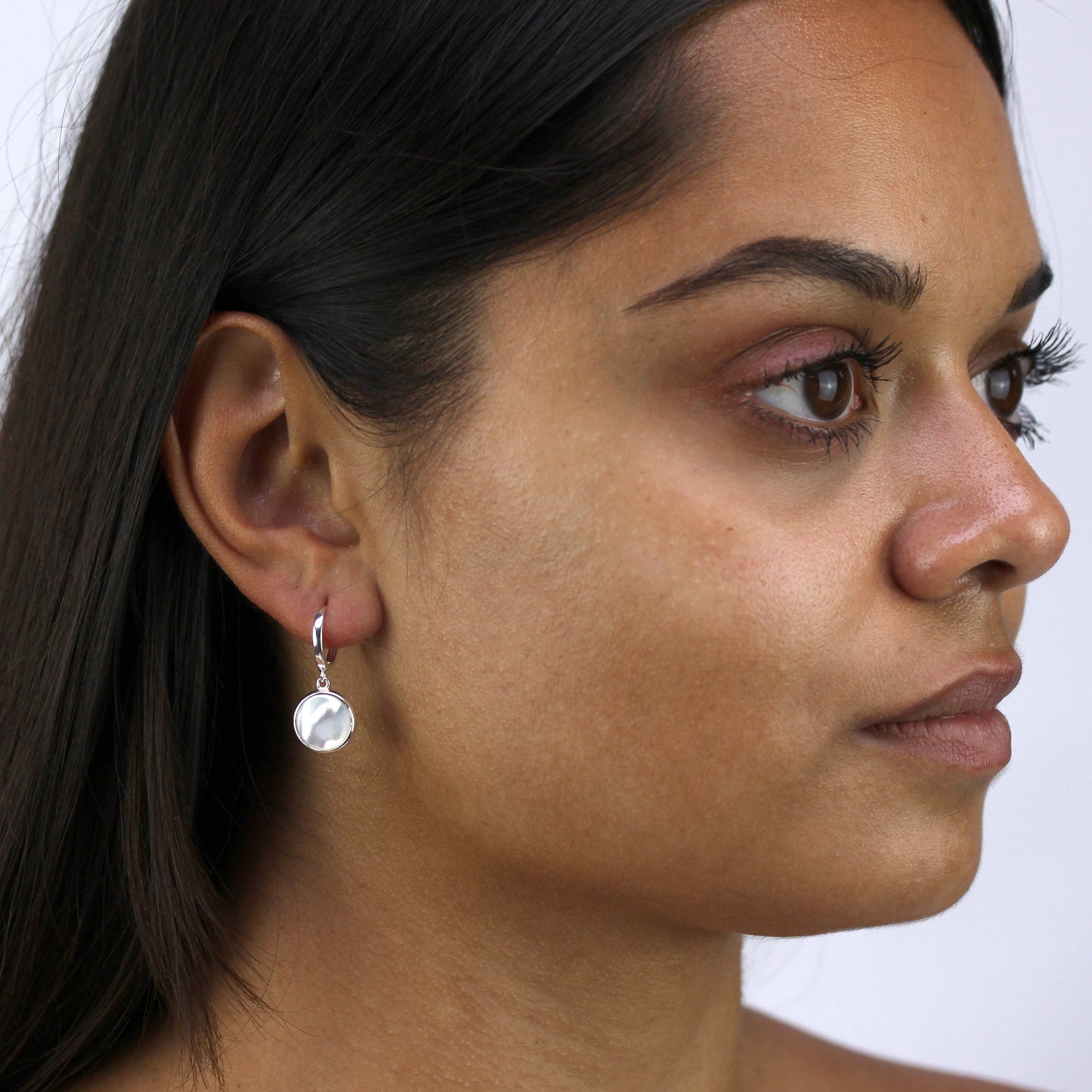 Boucles d'oreilles créoles rondes en argent sterling avec breloques en nacre
