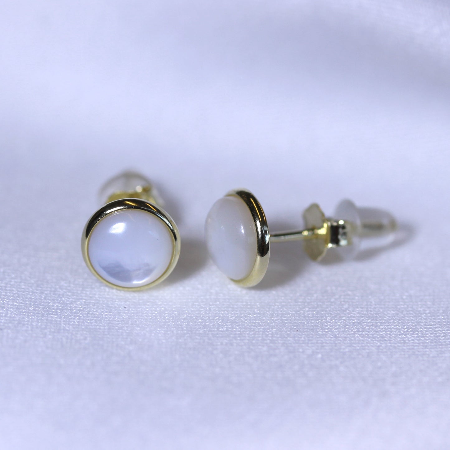 Boucles d'oreilles rondes en argent sterling plaqué or et nacre