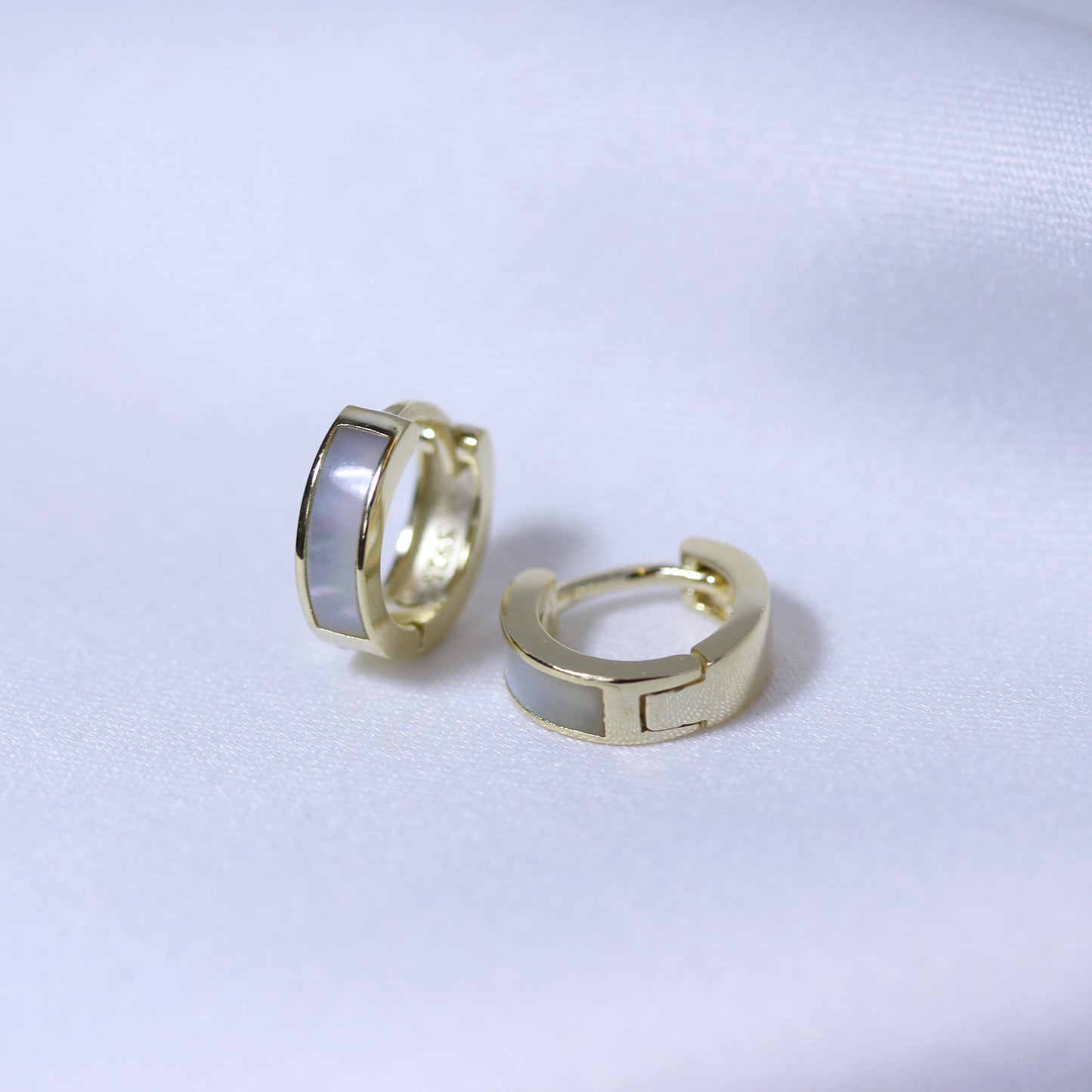 Boucles d'oreilles créoles à charnière en argent sterling plaqué or de 10 mm