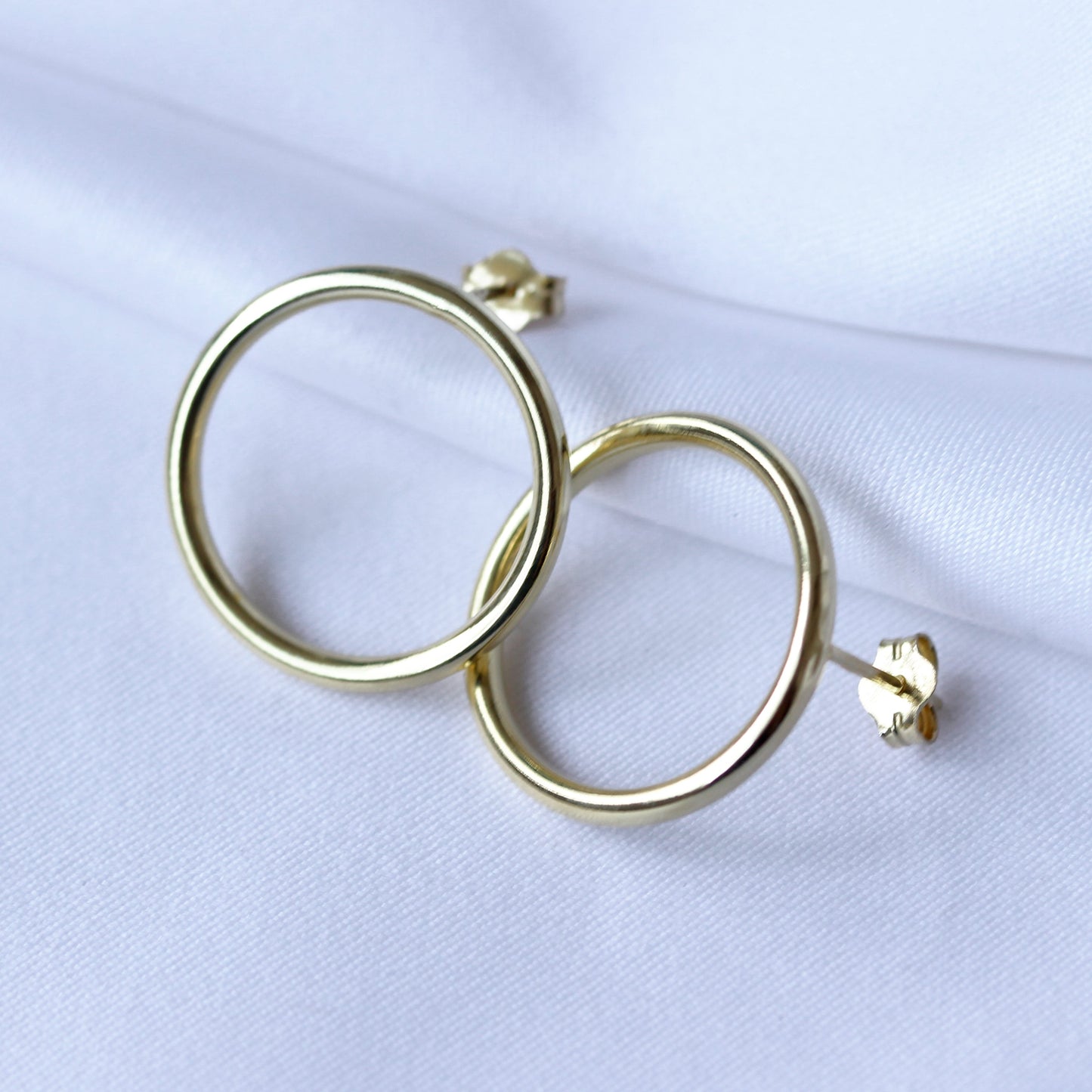 Boucles d'oreilles à tige en argent sterling plaqué or de 20 mm avec grand cercle ouvert