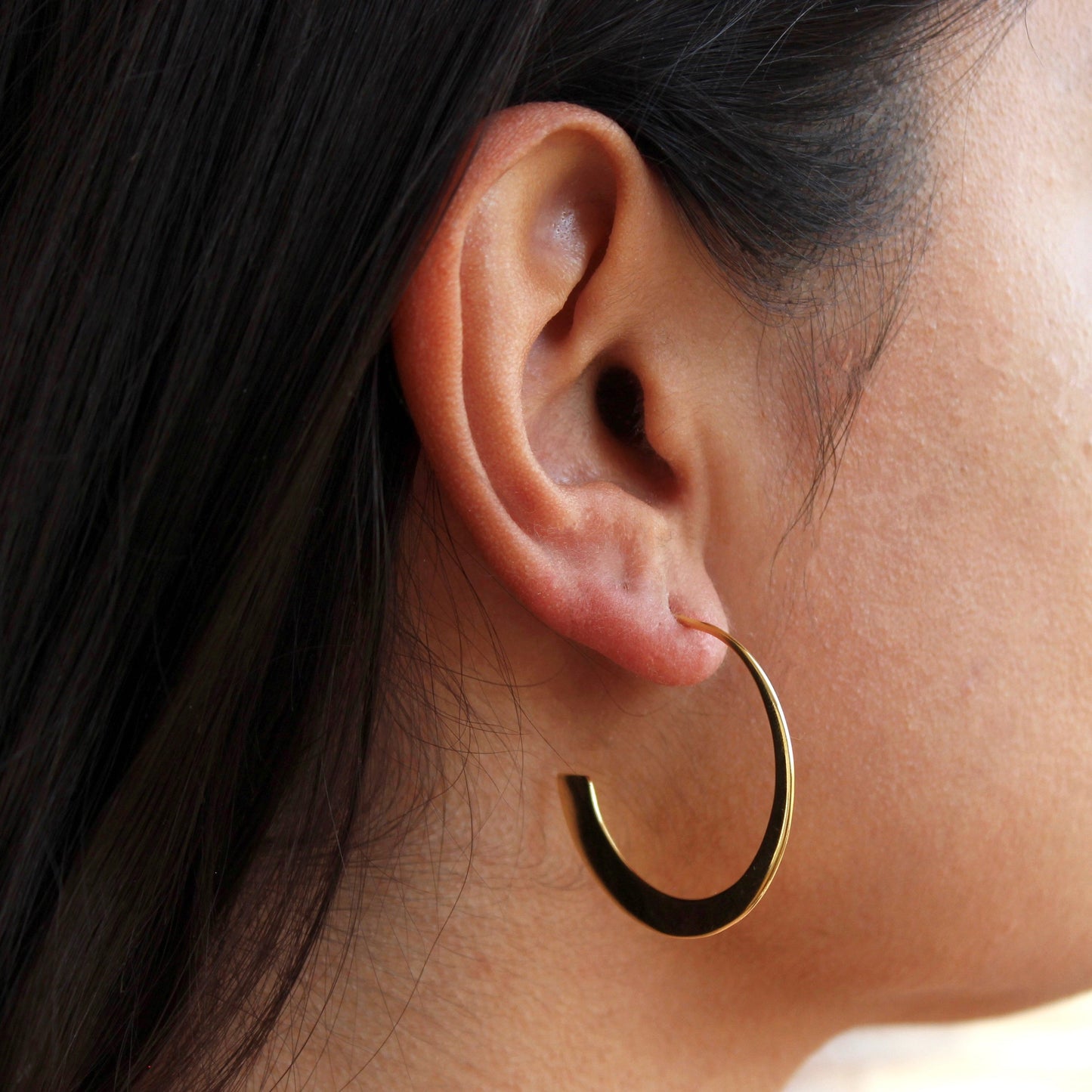 Boucles d'oreilles créoles ouvertes plates et coniques en argent sterling plaqué or