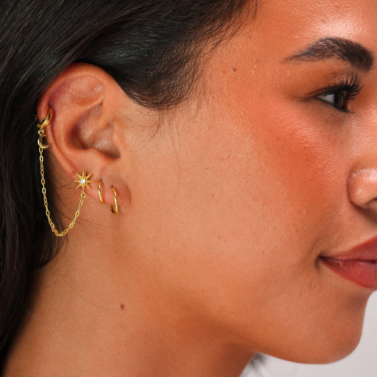 Boucle d'oreille à tige en argent sterling plaqué or avec chaîne en forme d'étoile