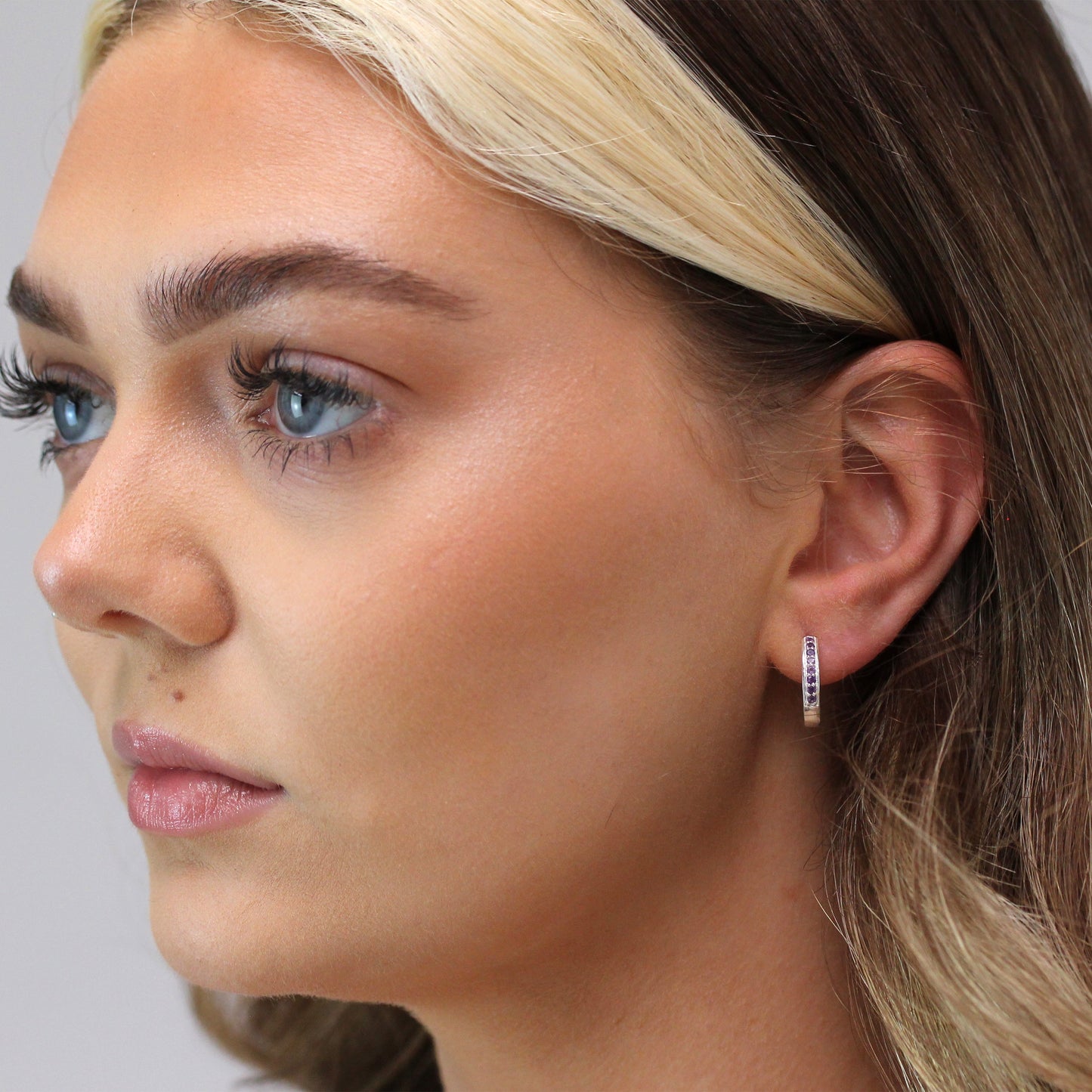 Boucles d'oreilles créoles en argent sterling avec améthyste et zircone cubique pavées de 15 mm