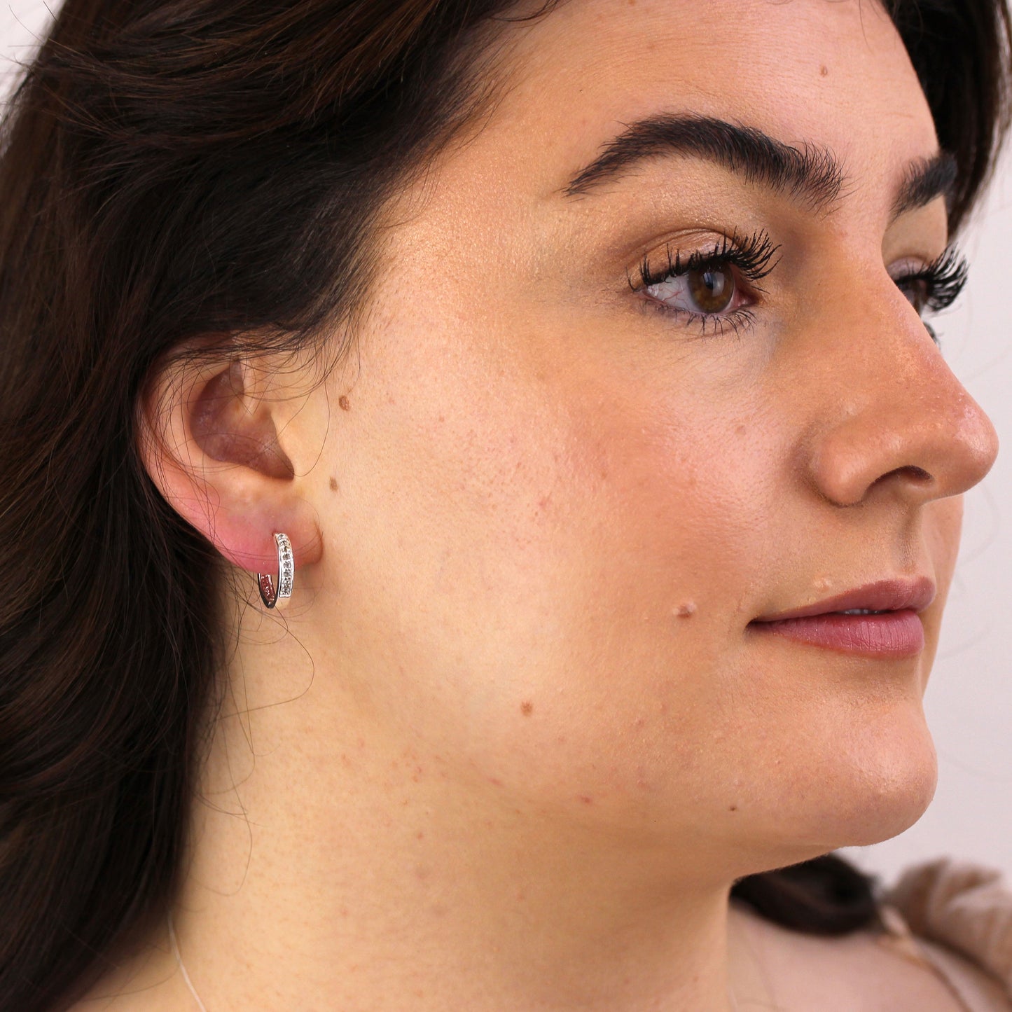 Boucles d'oreilles créoles en argent sterling avec pavé de zircones cubiques aigue-marine de 15 mm