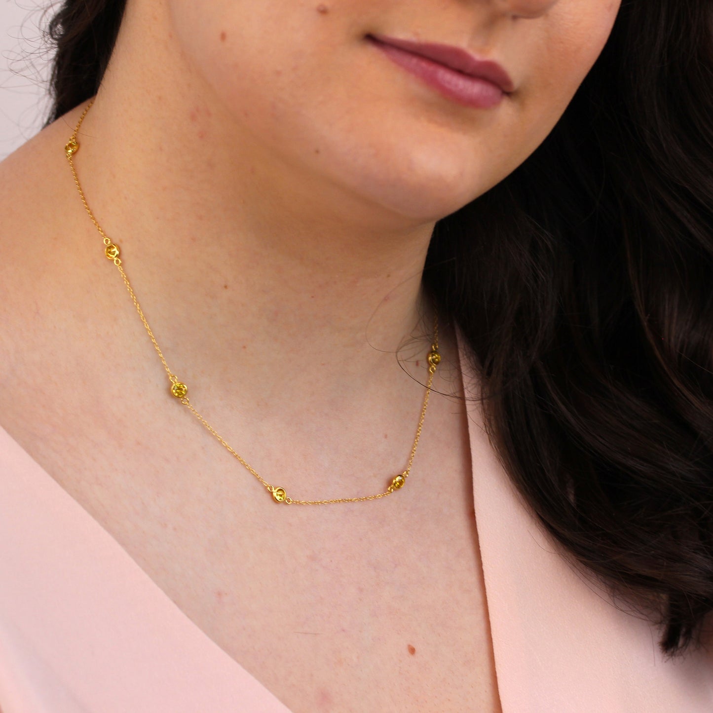 Collier en argent sterling plaqué or avec plusieurs pierres de naissance en citrine et zircone cubique