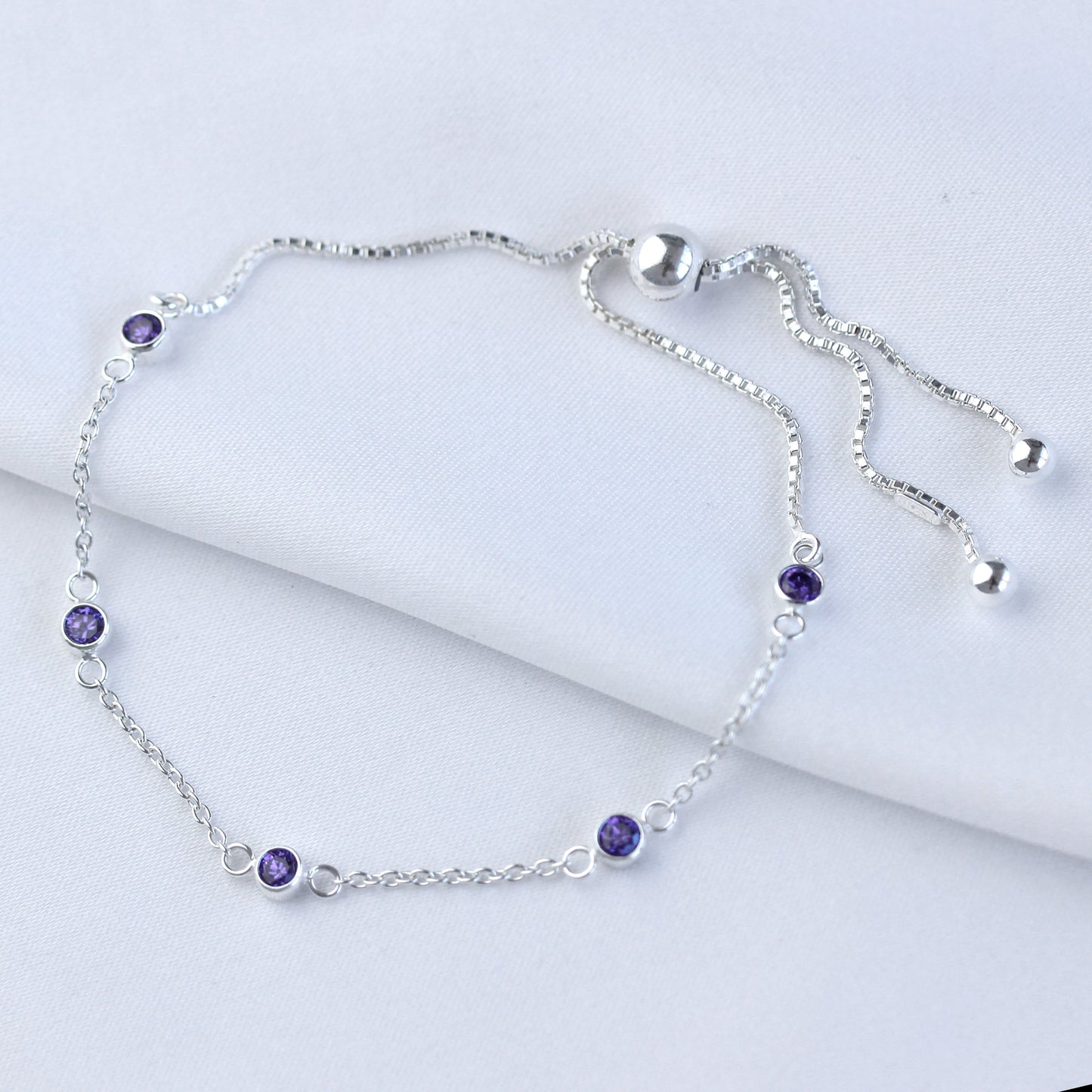 Bracelet réglable en argent sterling avec plusieurs améthystes et zircones cubiques