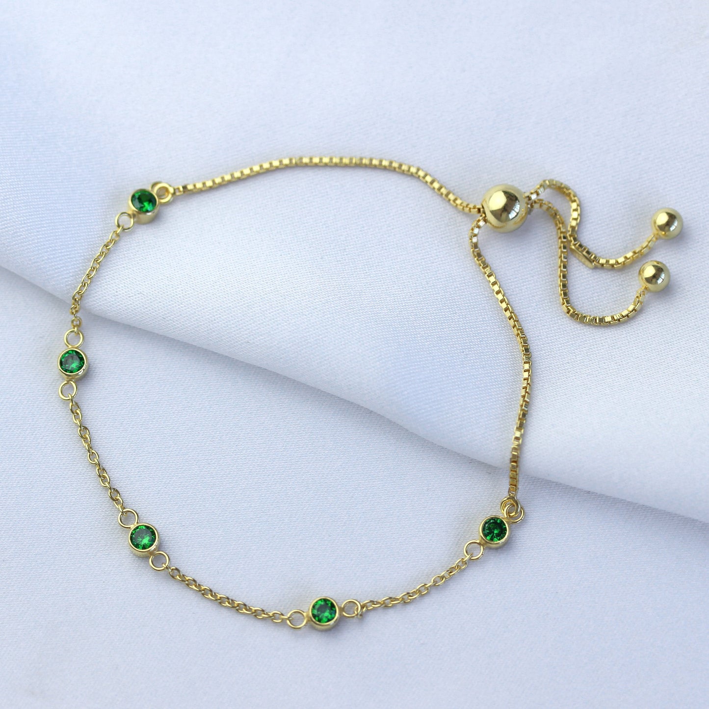 Bracelet réglable en argent sterling plaqué or avec émeraude et zircone cubique