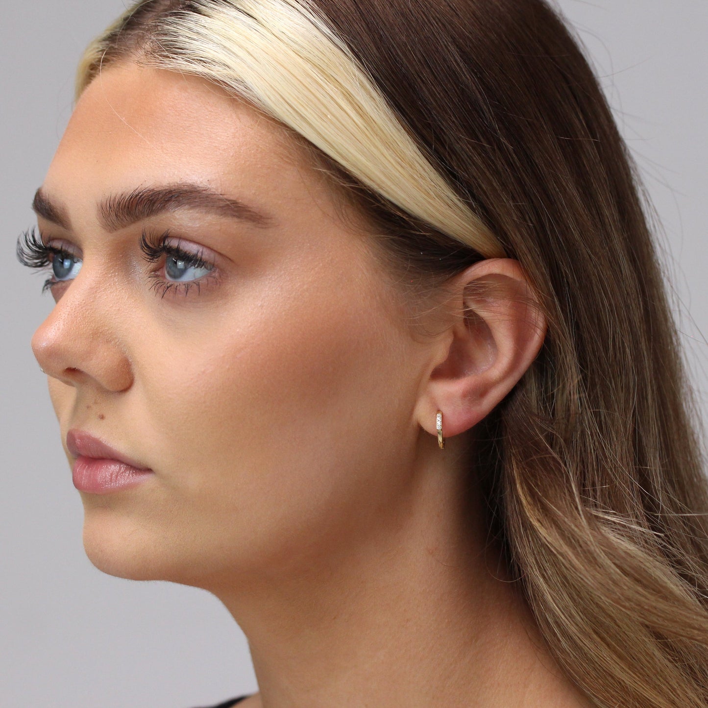 Boucles d'oreilles créoles en or 9 carats avec 4 zircones cubiques ronds de 12 mm