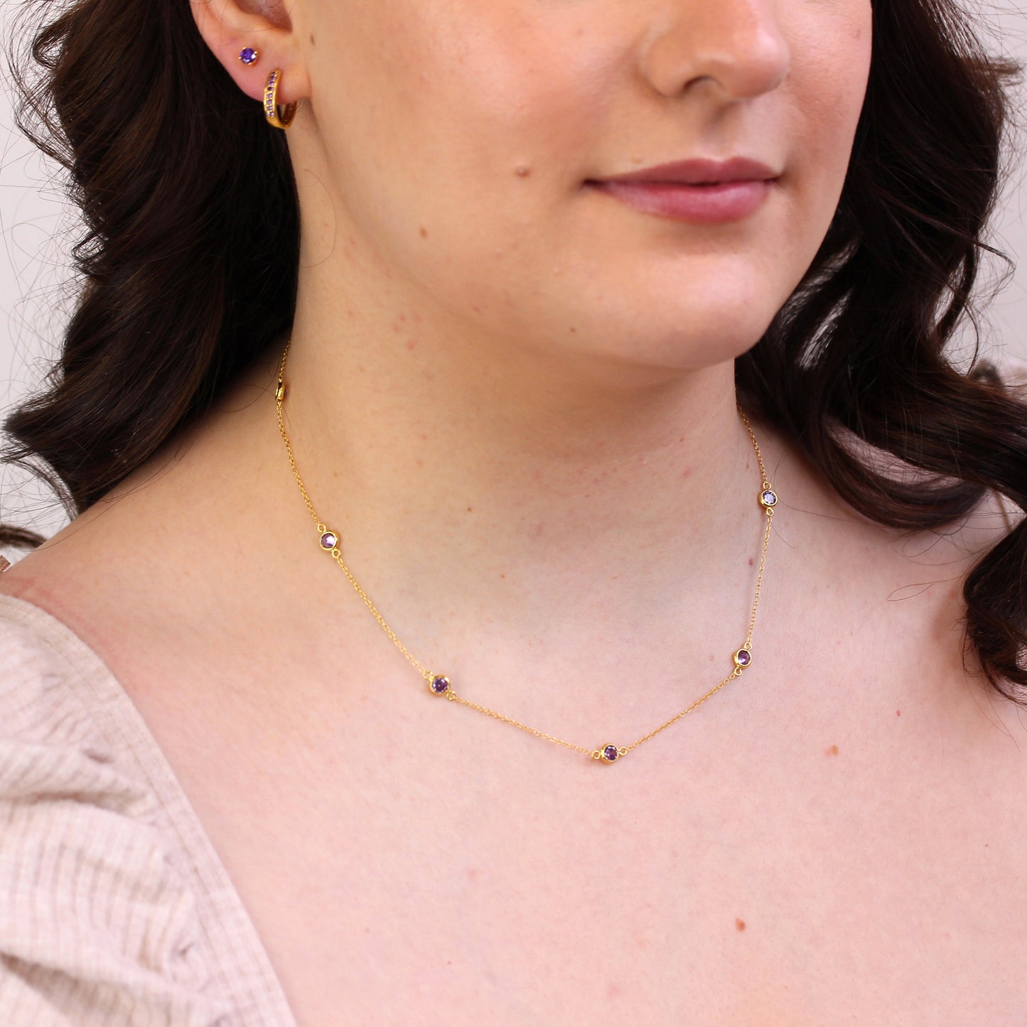 Collier en argent sterling plaqué or avec pierre de naissance en améthyste et zircone cubique