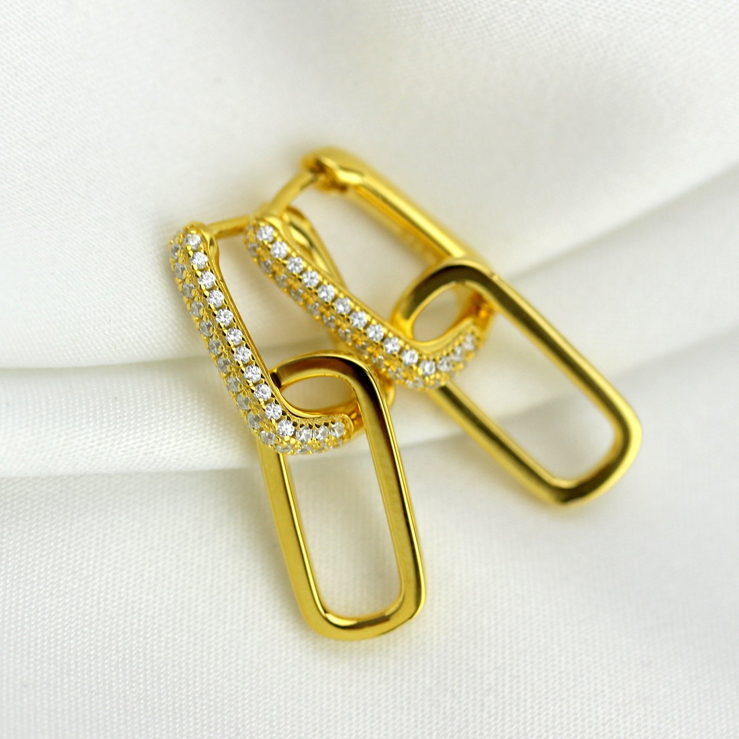 Boucles d'oreilles créoles ovales en argent sterling plaqué or avec zircones cubiques