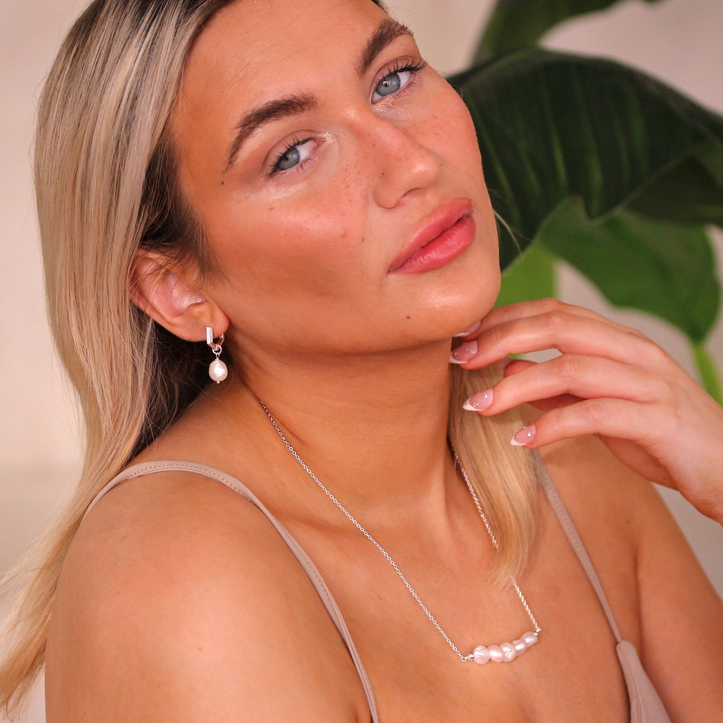 Boucles d'oreilles créoles pentagonales en argent sterling avec perle et zircone cubique de 14 mm