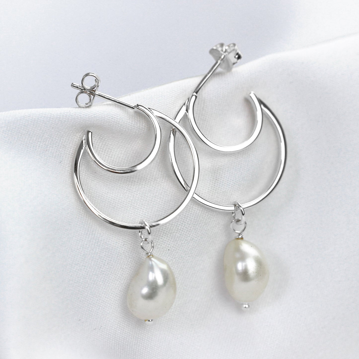 Boucles d'oreilles créoles en argent sterling avec perles d'eau douce