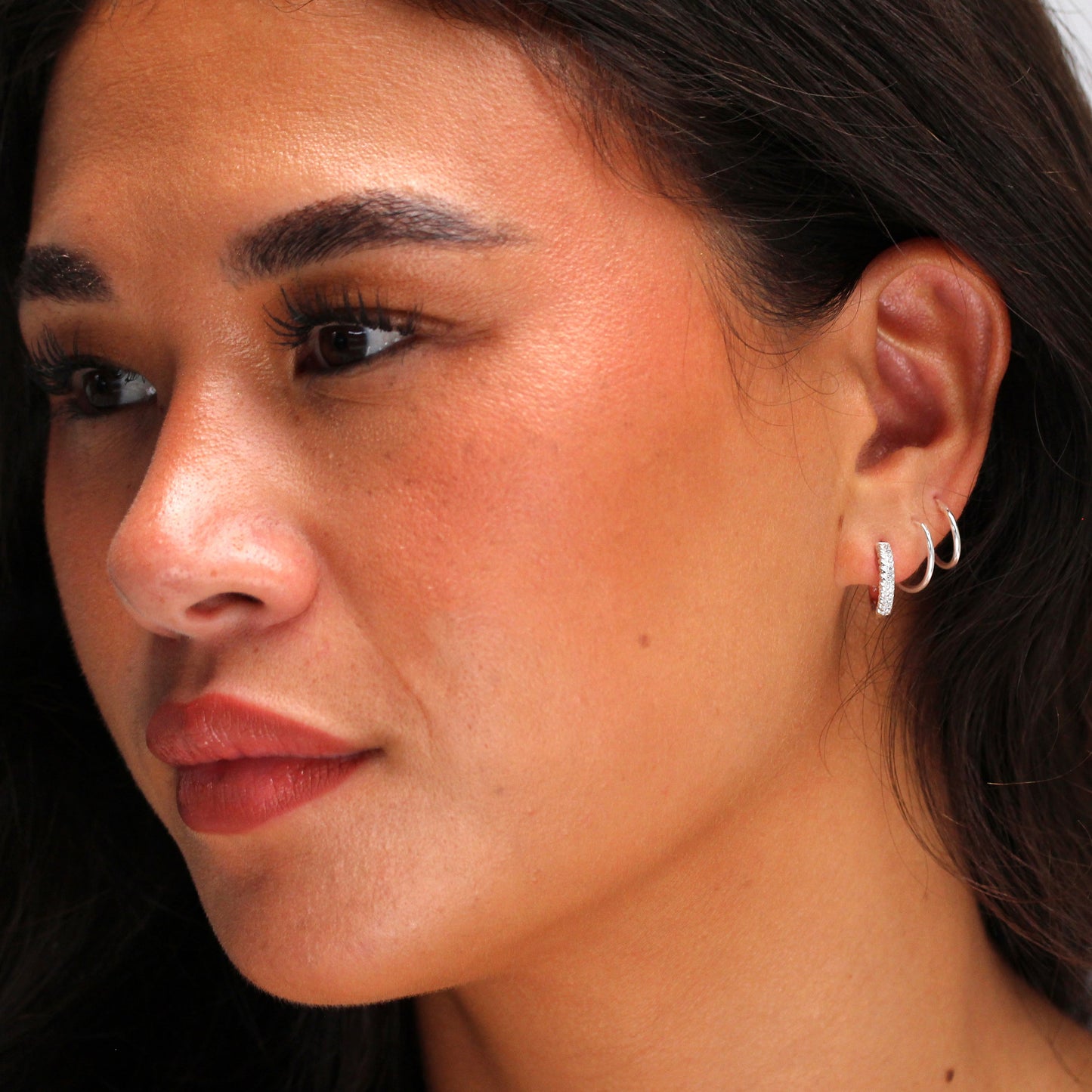 Boucles d'oreilles créoles en argent sterling à double torsion et pavé de zircones cubiques