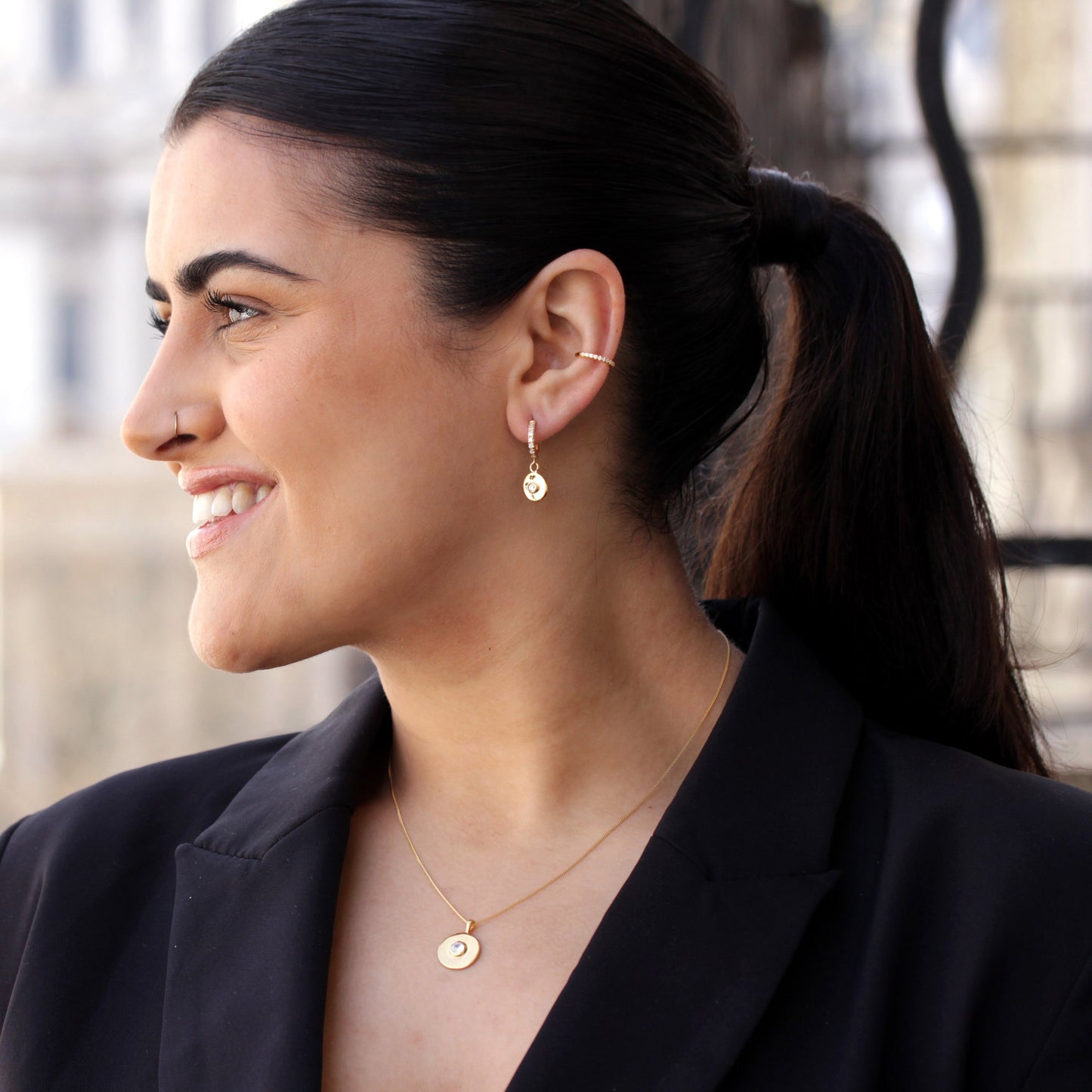 Manchette d'oreille en argent sterling plaqué or incrustée de zircons cubiques