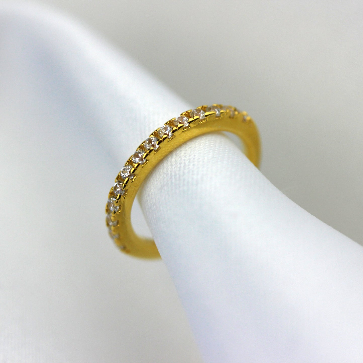 Manchette d'oreille en argent sterling plaqué or incrustée de zircons cubiques