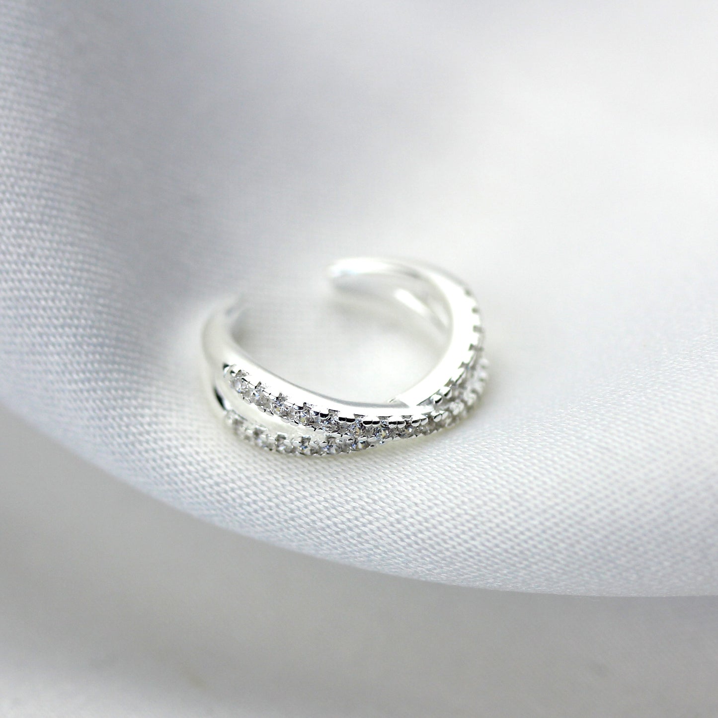 Boucle d'oreille double croix en argent sterling avec zircones cubiques transparents