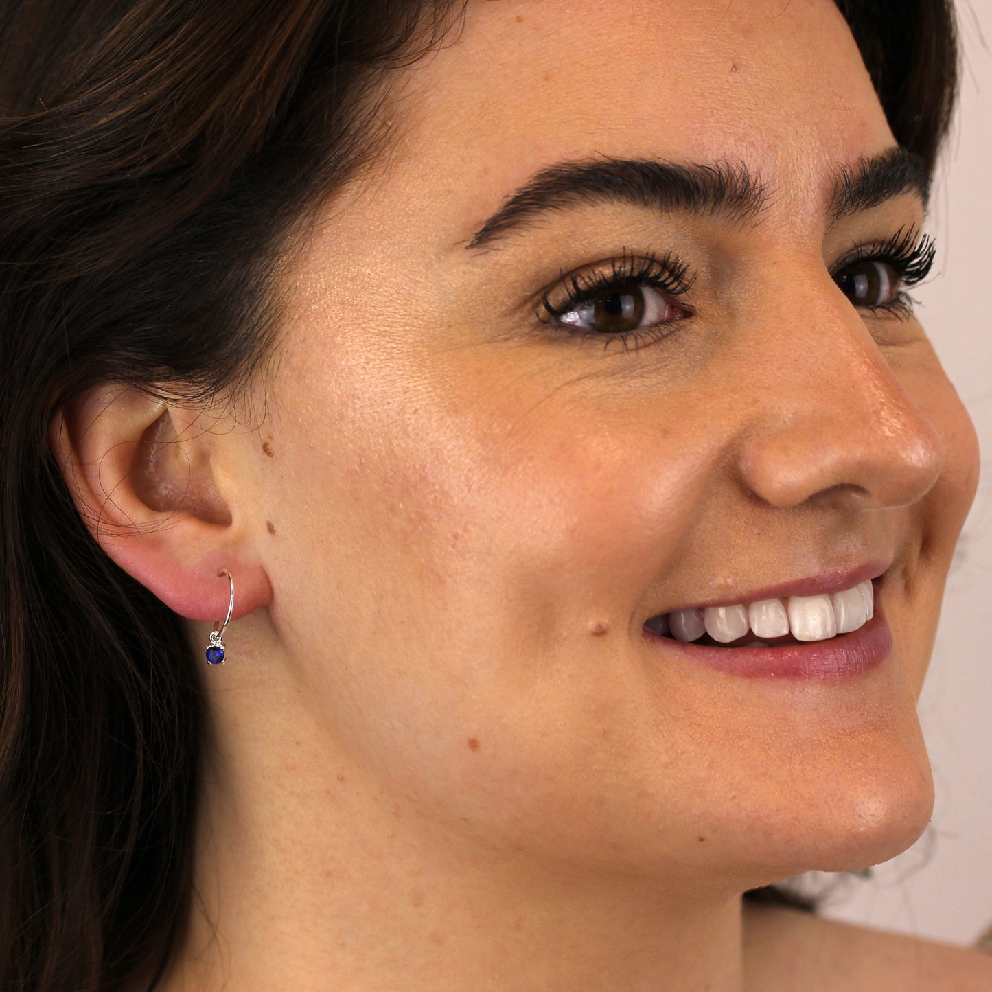 Boucles d'oreilles créoles en argent sterling avec saphir et zircone cubique de 12 mm