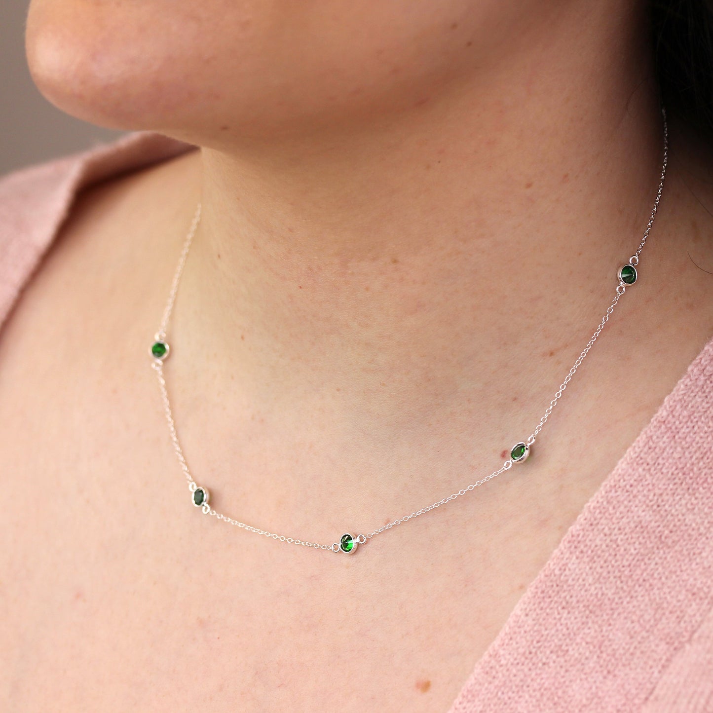 Collier en argent sterling avec émeraude et zircone cubique, pierre de naissance du mois de mai